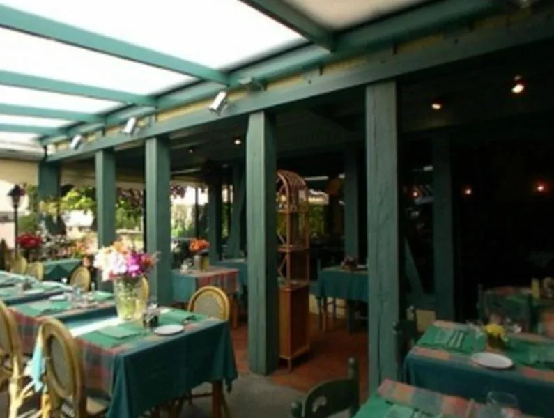 Restaurant/places to eat in Logis Hôtel Le Pan De Bois