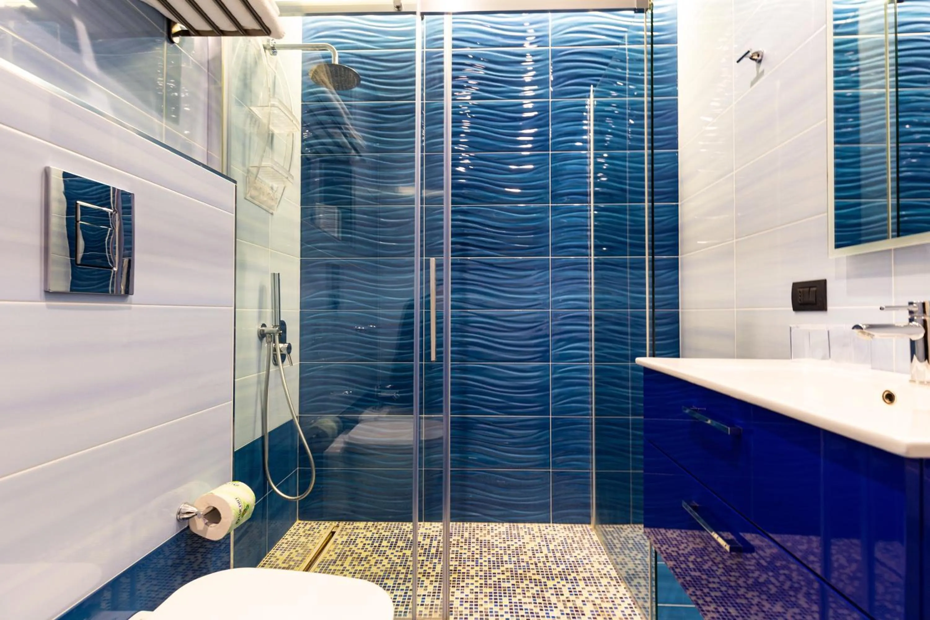 Shower in STARITA BED & PIZZA