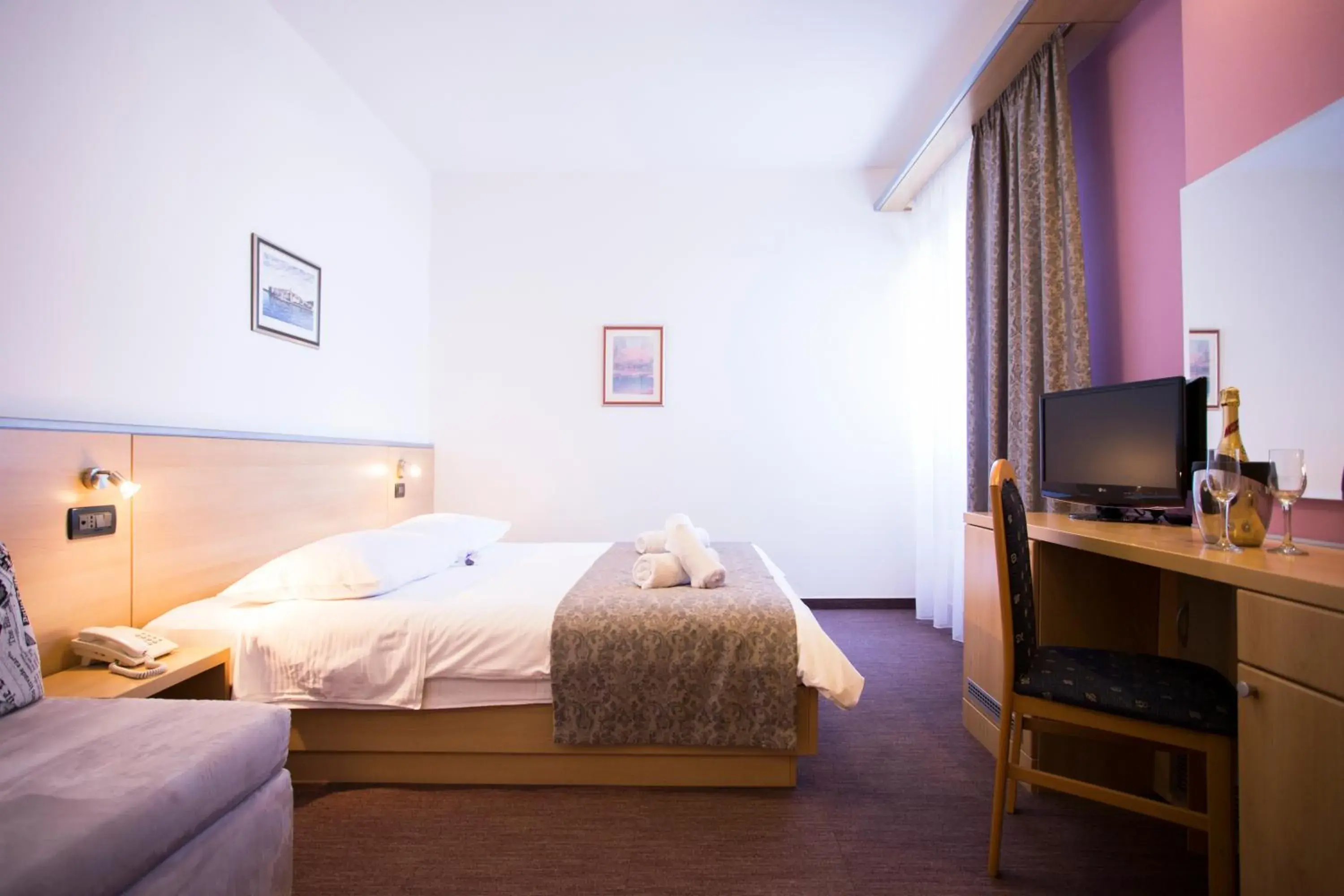 Standard Double Room - single occupancy in Hotel More Standard Double Room - single occupancy in Hotel More