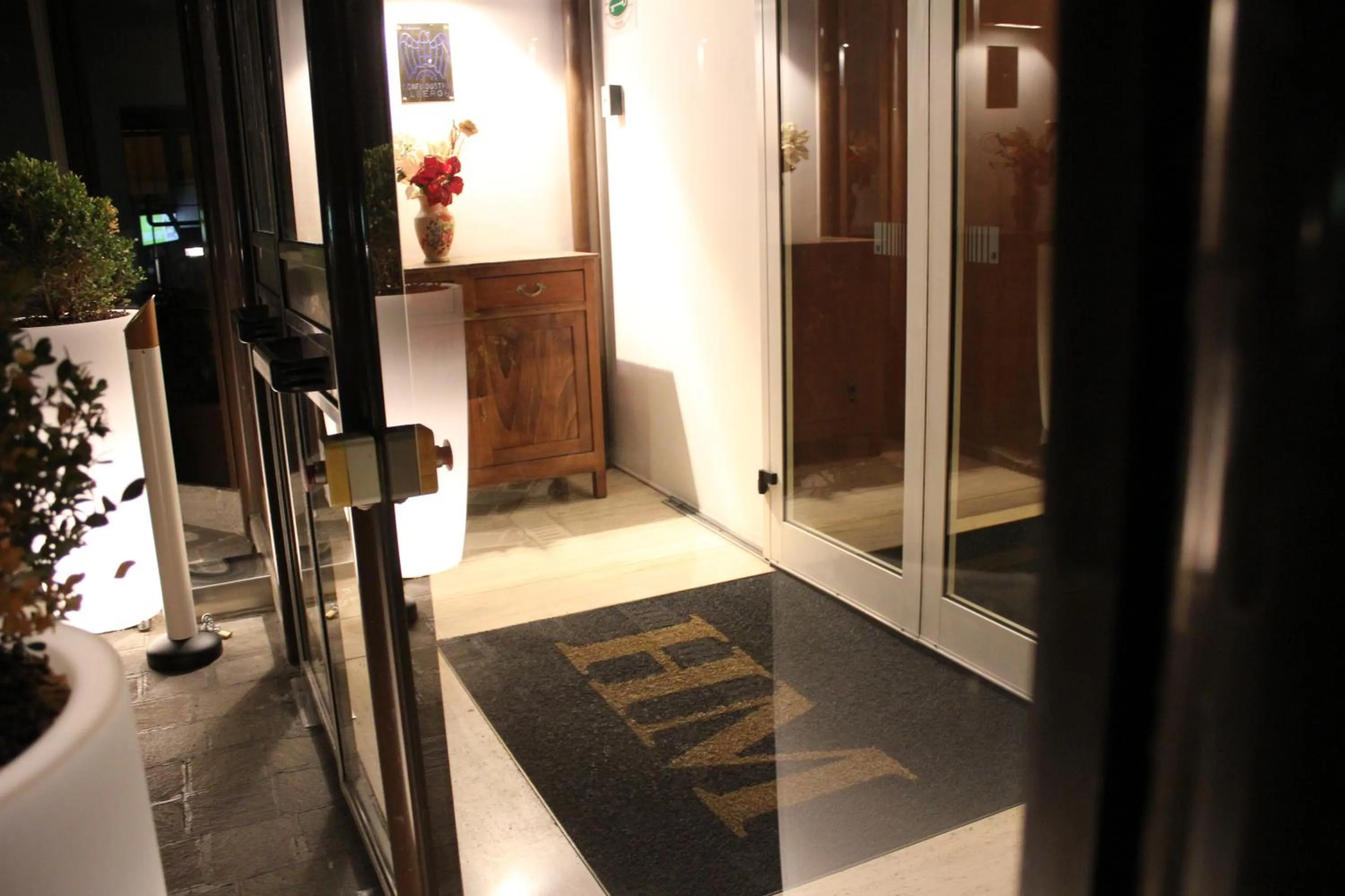 Facade/entrance in Hotel Mariani