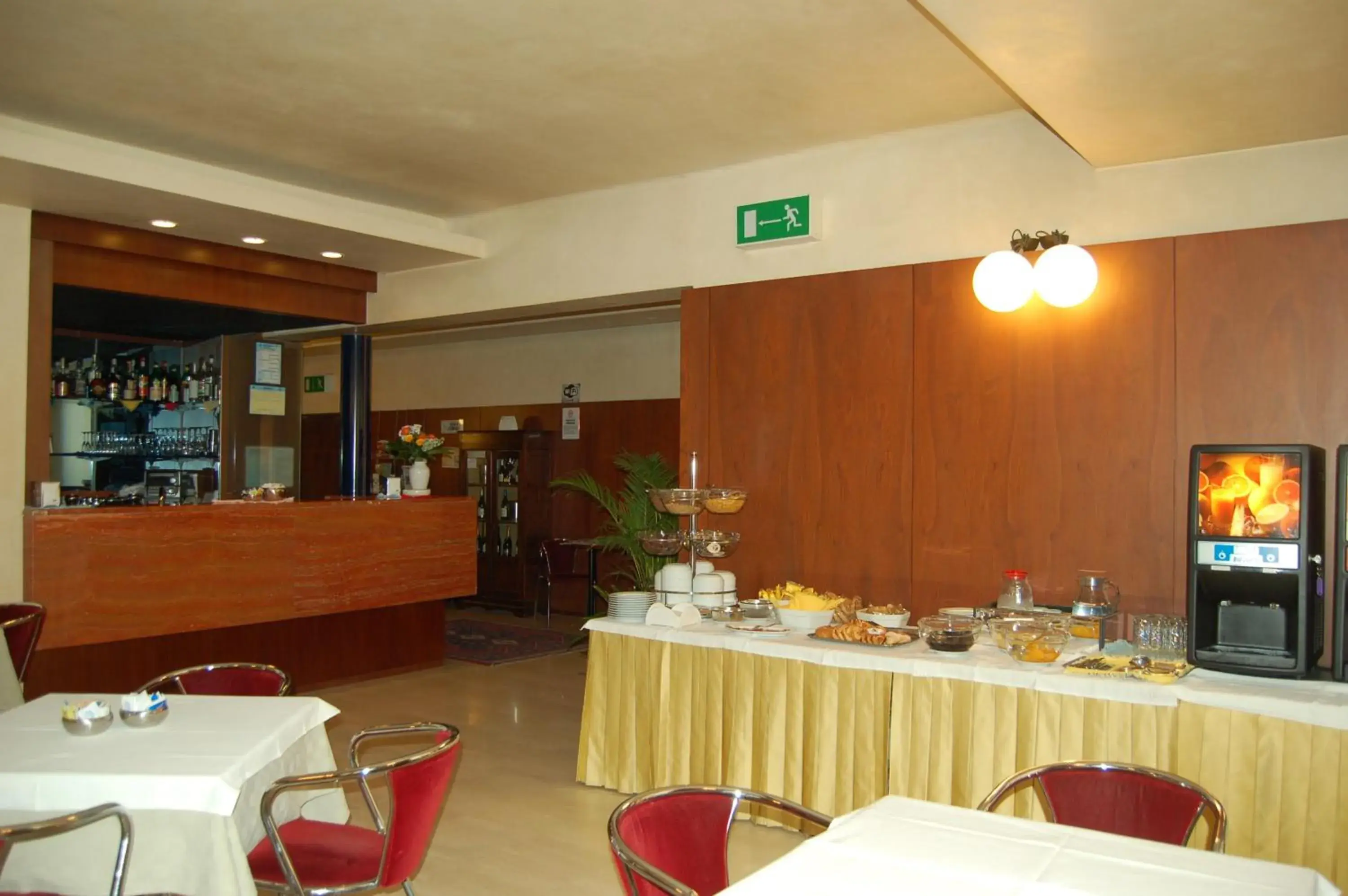 Restaurant/places to eat in Hotel Mariani Restaurant/places to eat in Hotel Mariani