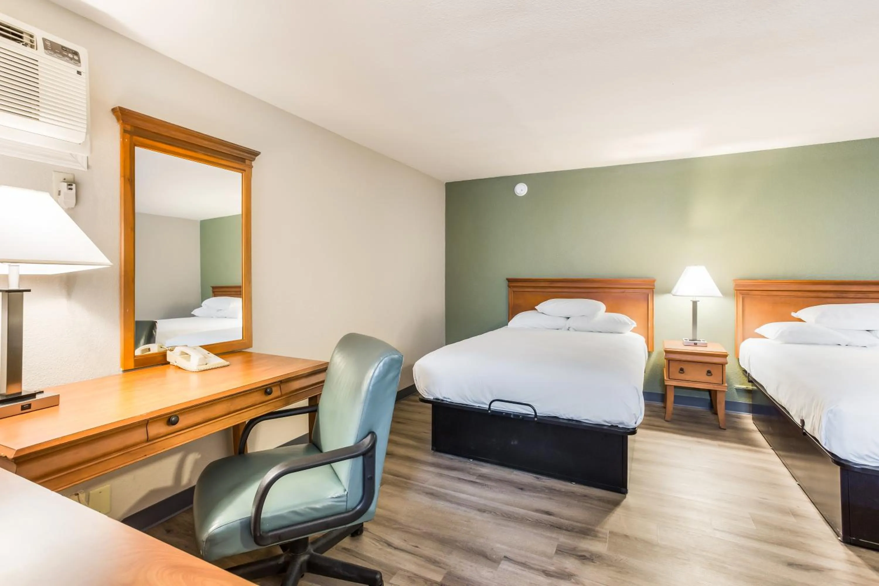 Bed in Americas Best Value Inn - Lebanon