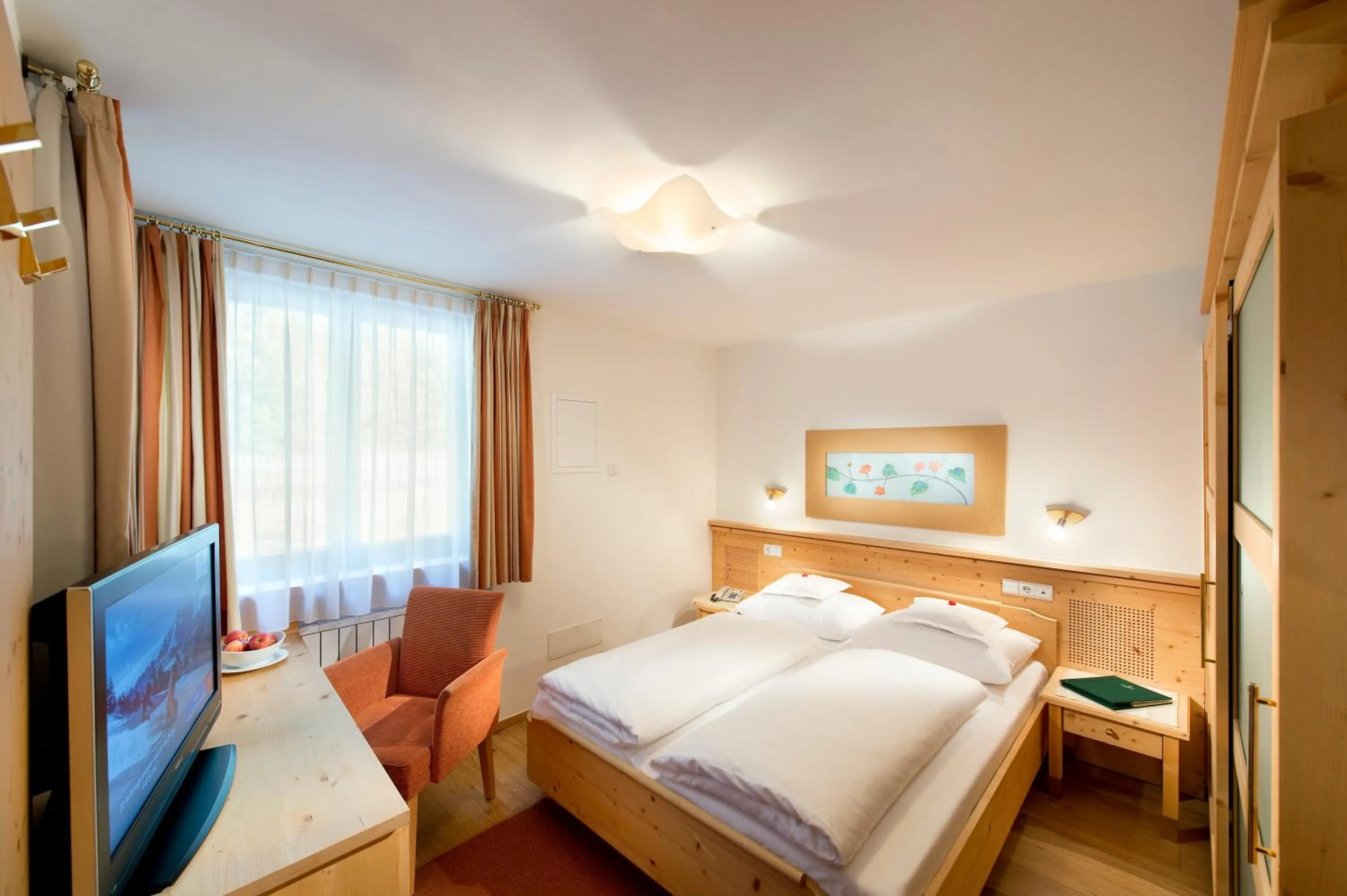 Photo of the whole room, Bed in Naturhotel Leitlhof