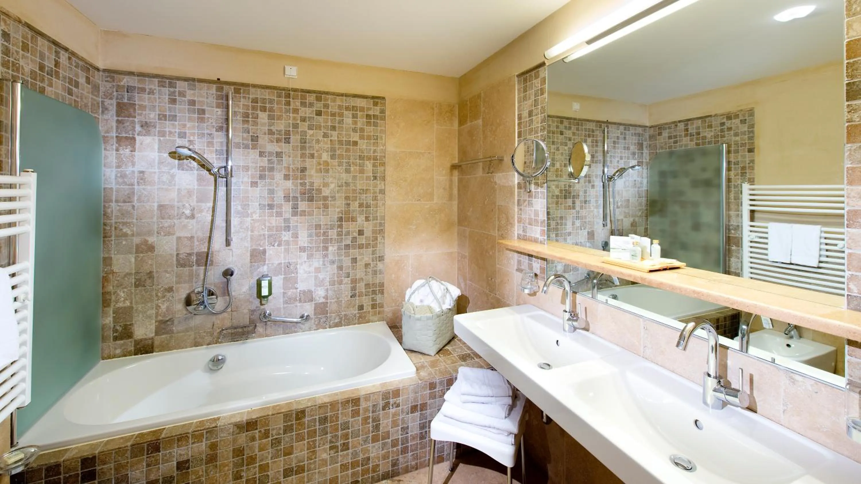 Bathroom in Naturhotel Leitlhof