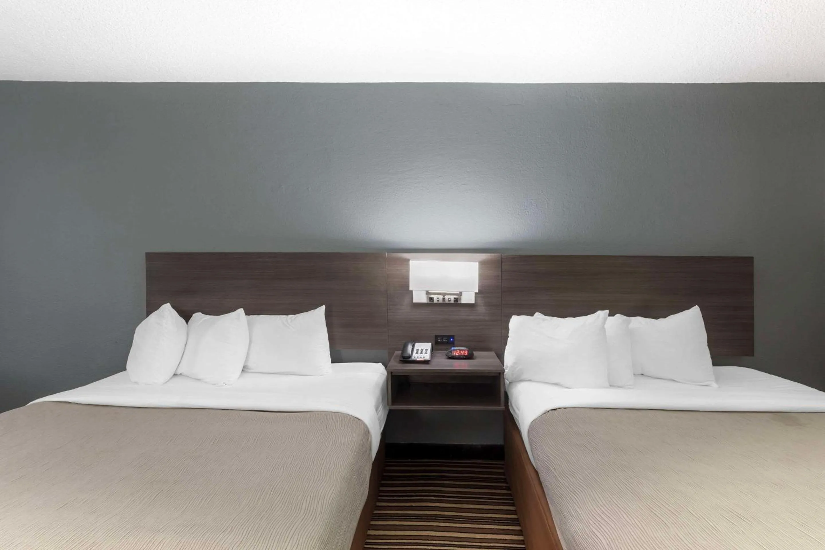 Bedroom, Bed in Quality Inn Memphis Downtown