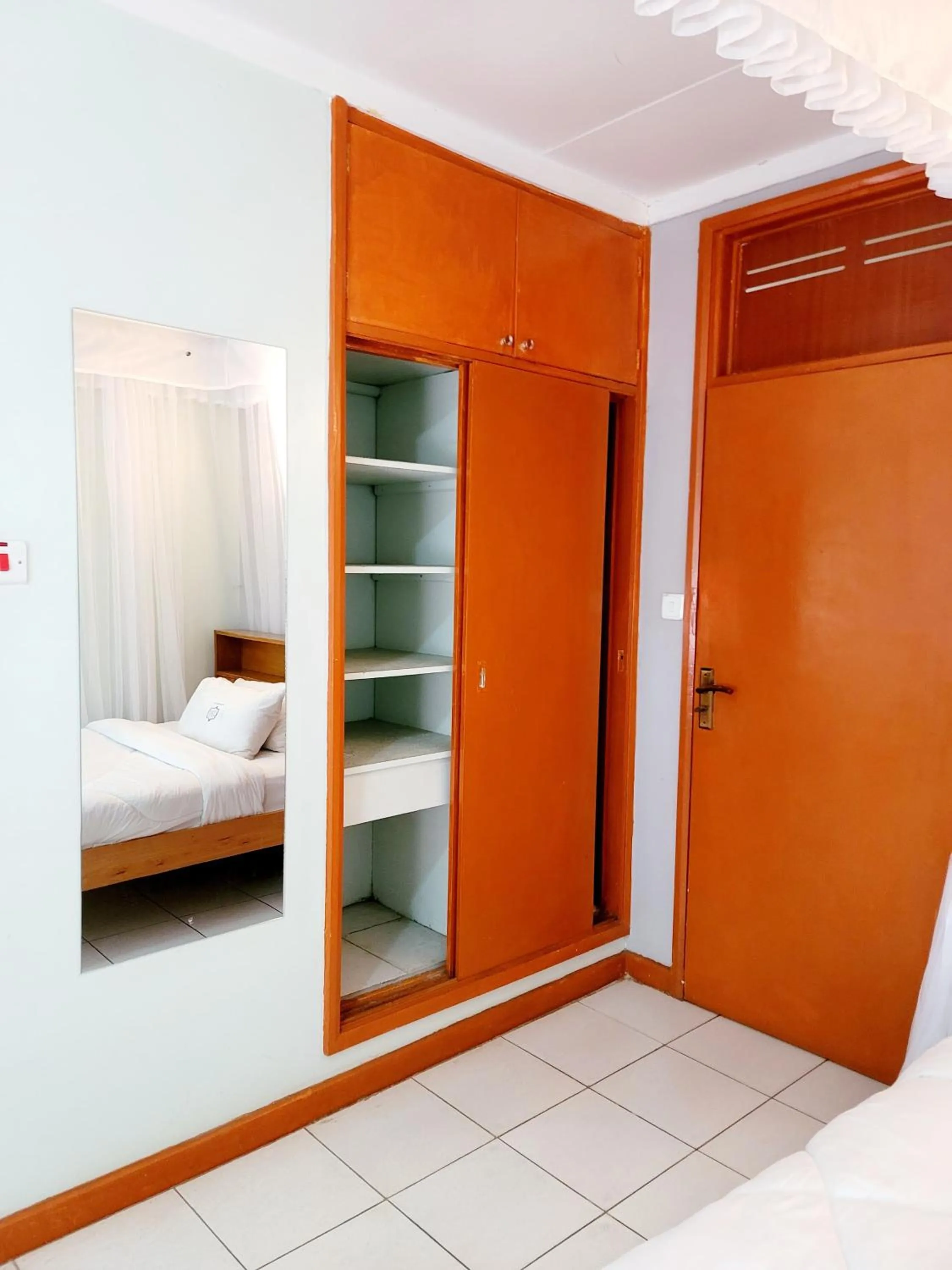 Photo of the whole room in United Kenya Club