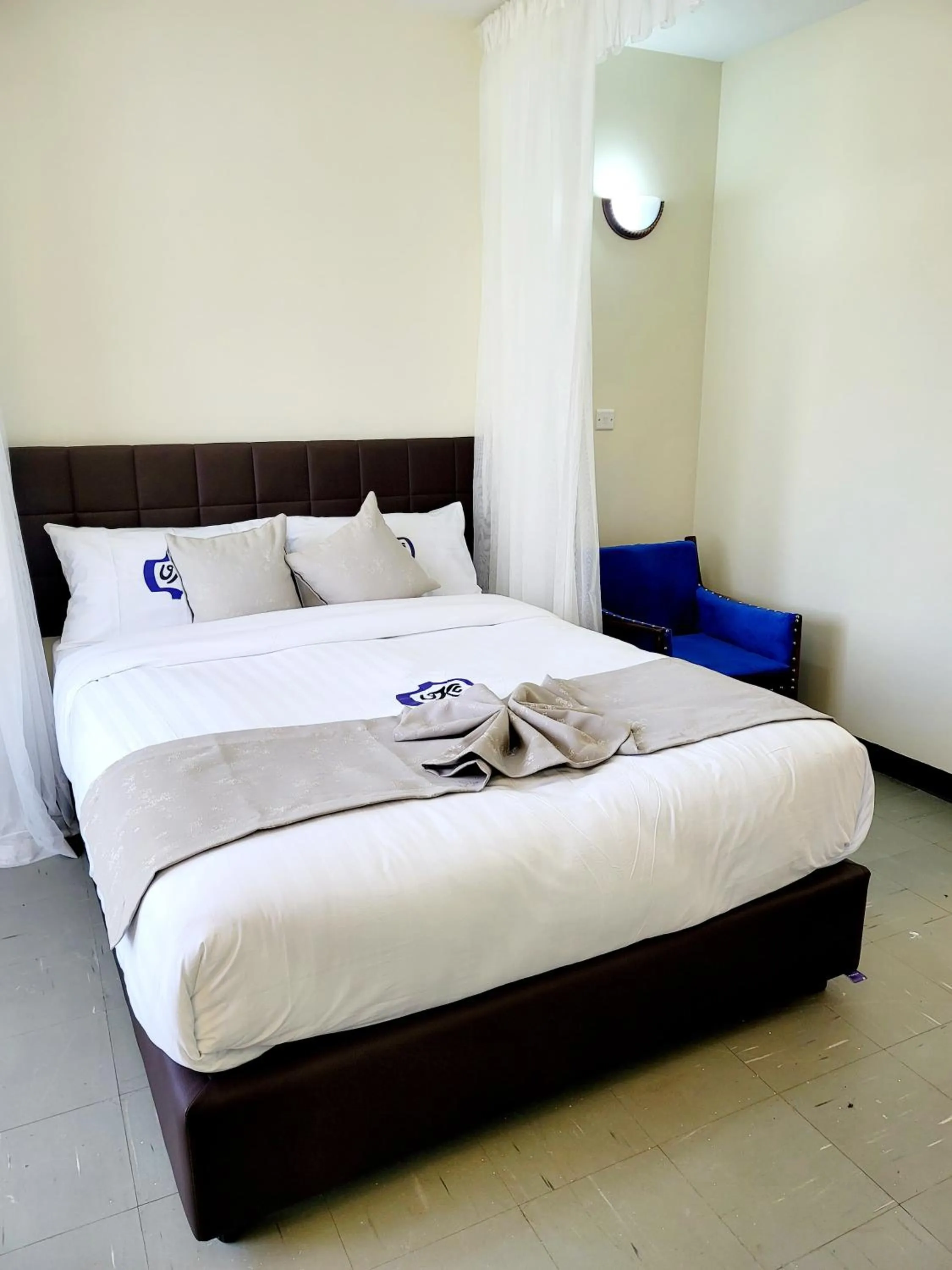 Photo of the whole room in United Kenya Club