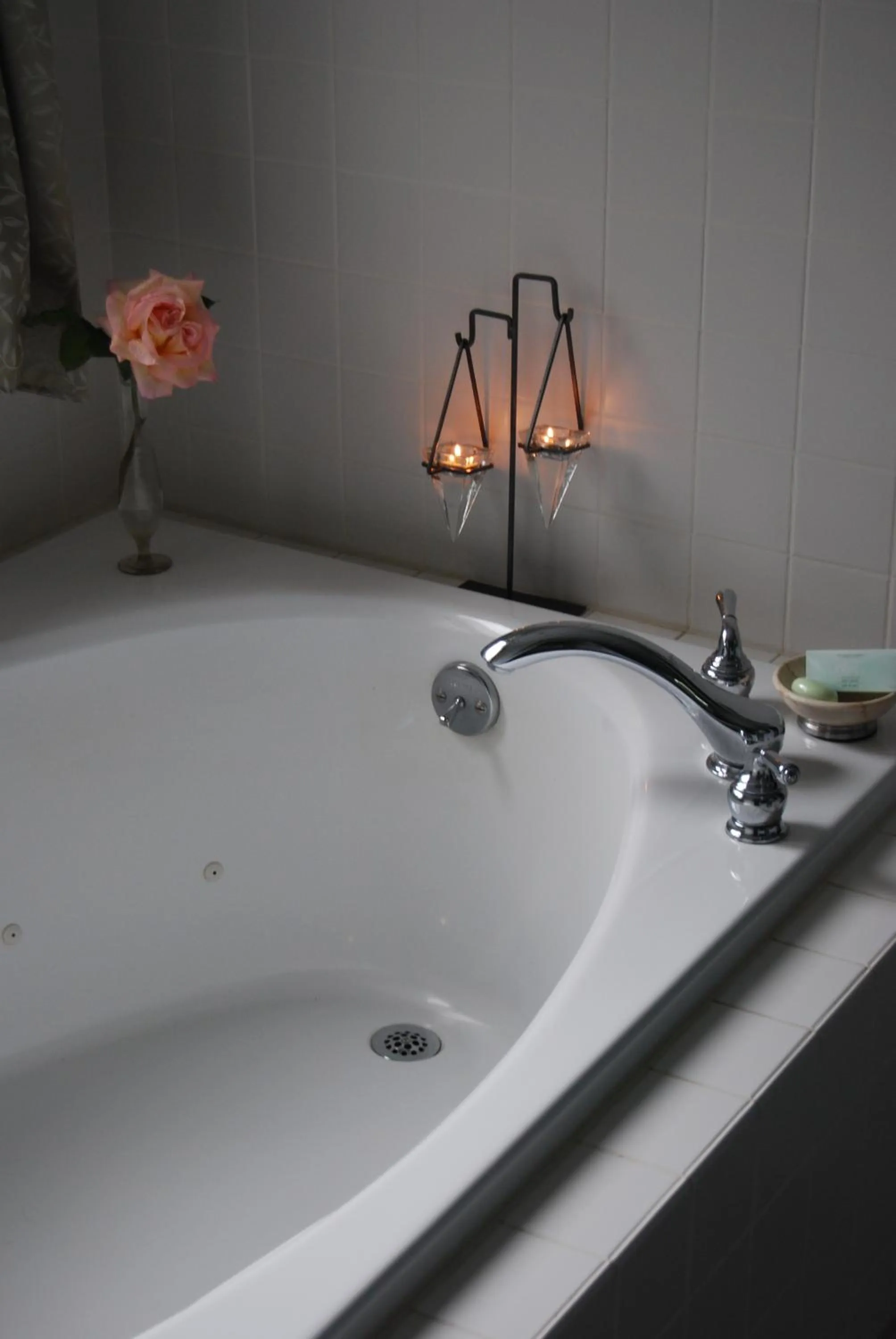 Decorative detail in Lamb and Lion Inn