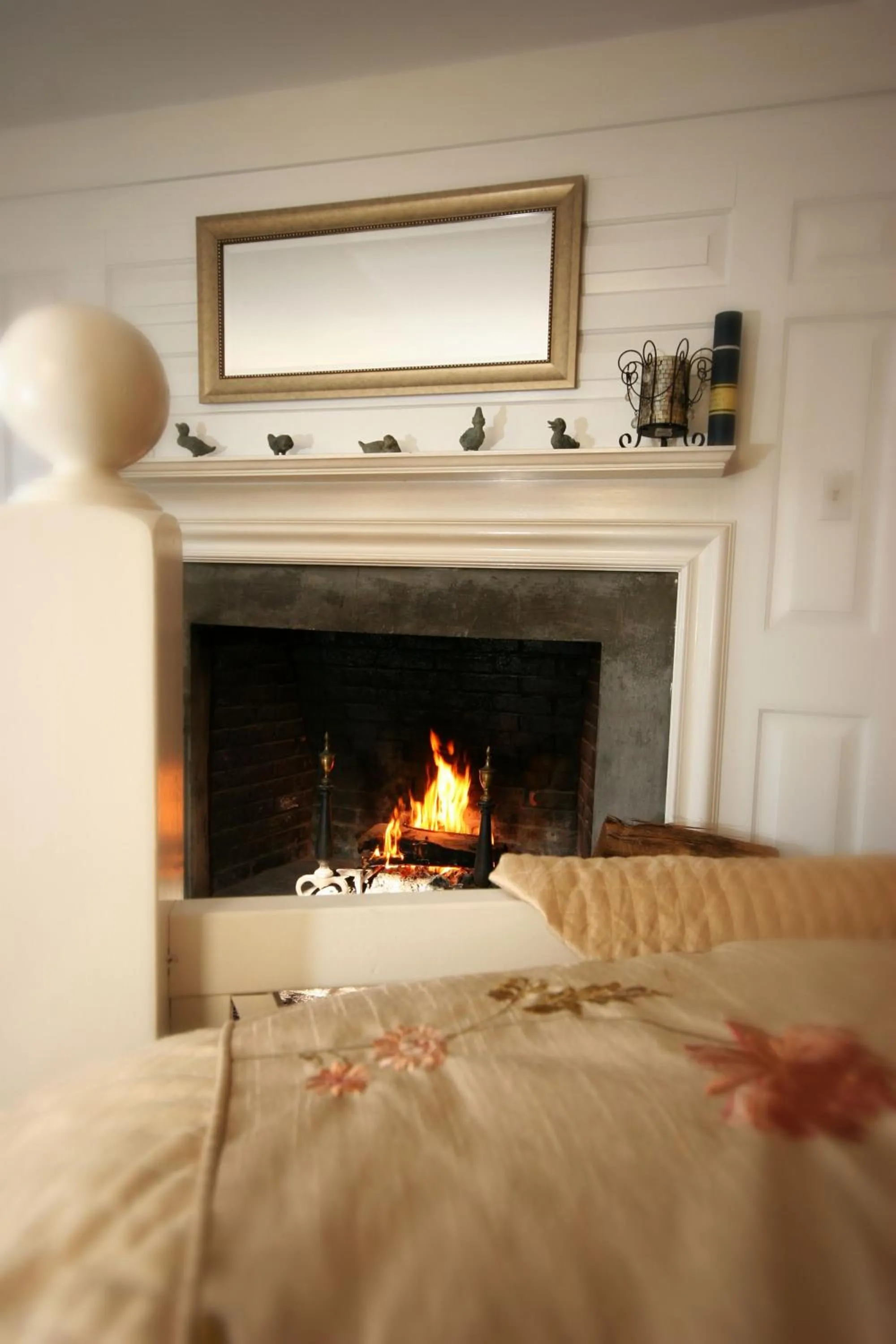 Decorative detail, Bed in Lamb and Lion Inn