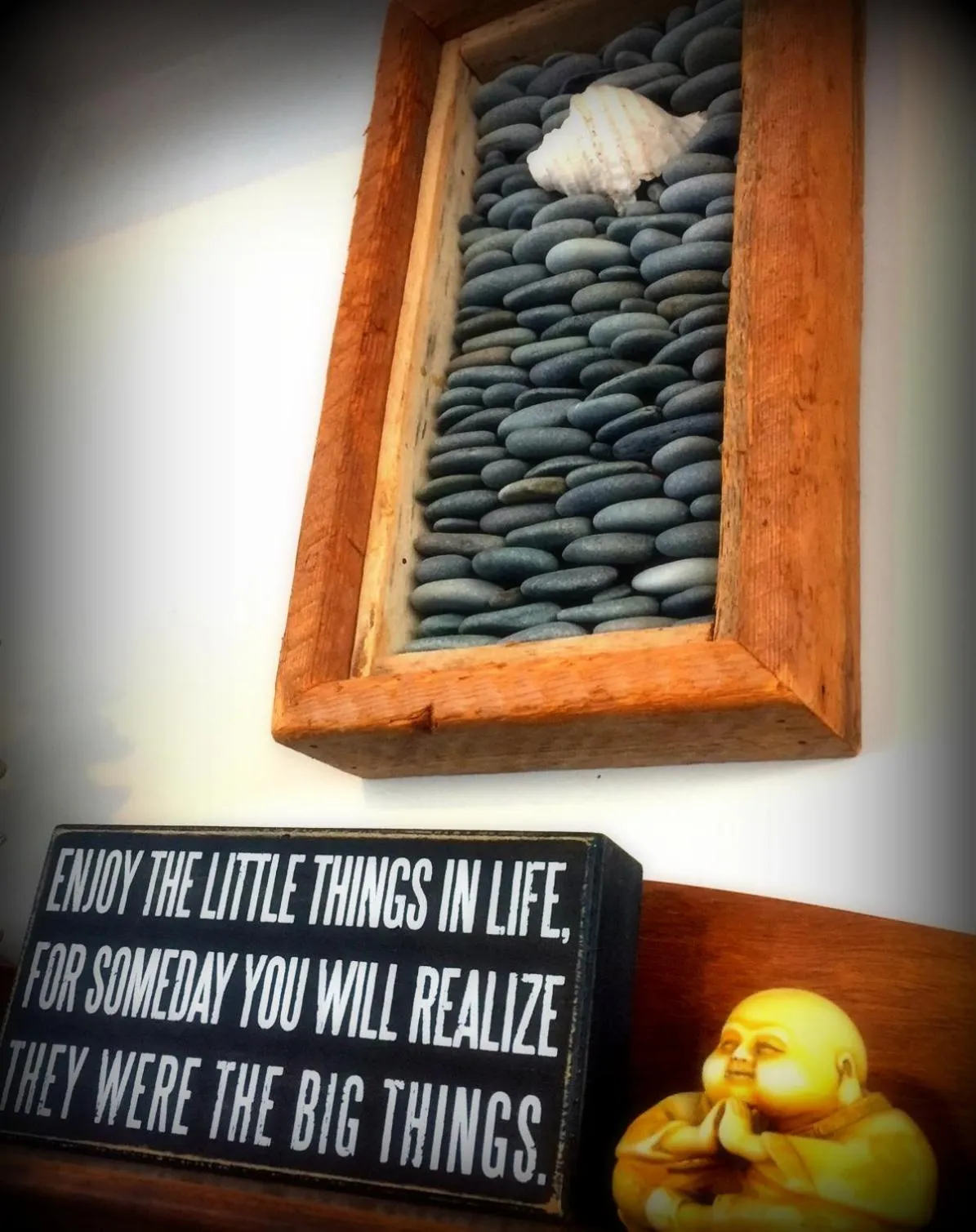 Decorative detail in Lamb and Lion Inn