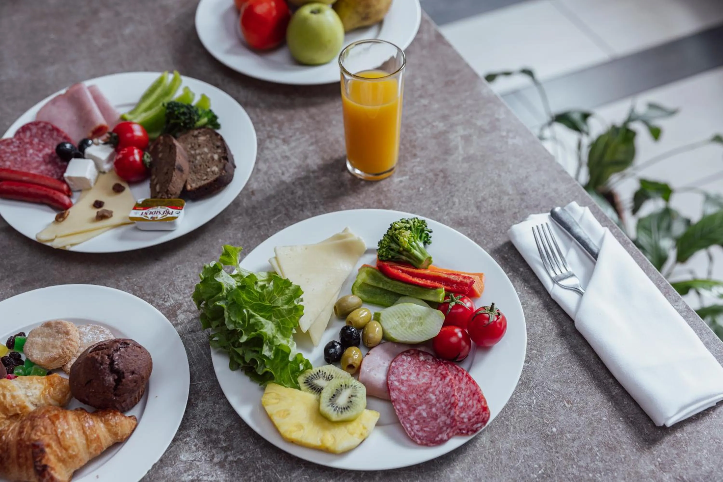 Buffet breakfast in Ameri Plaza Tbilisi