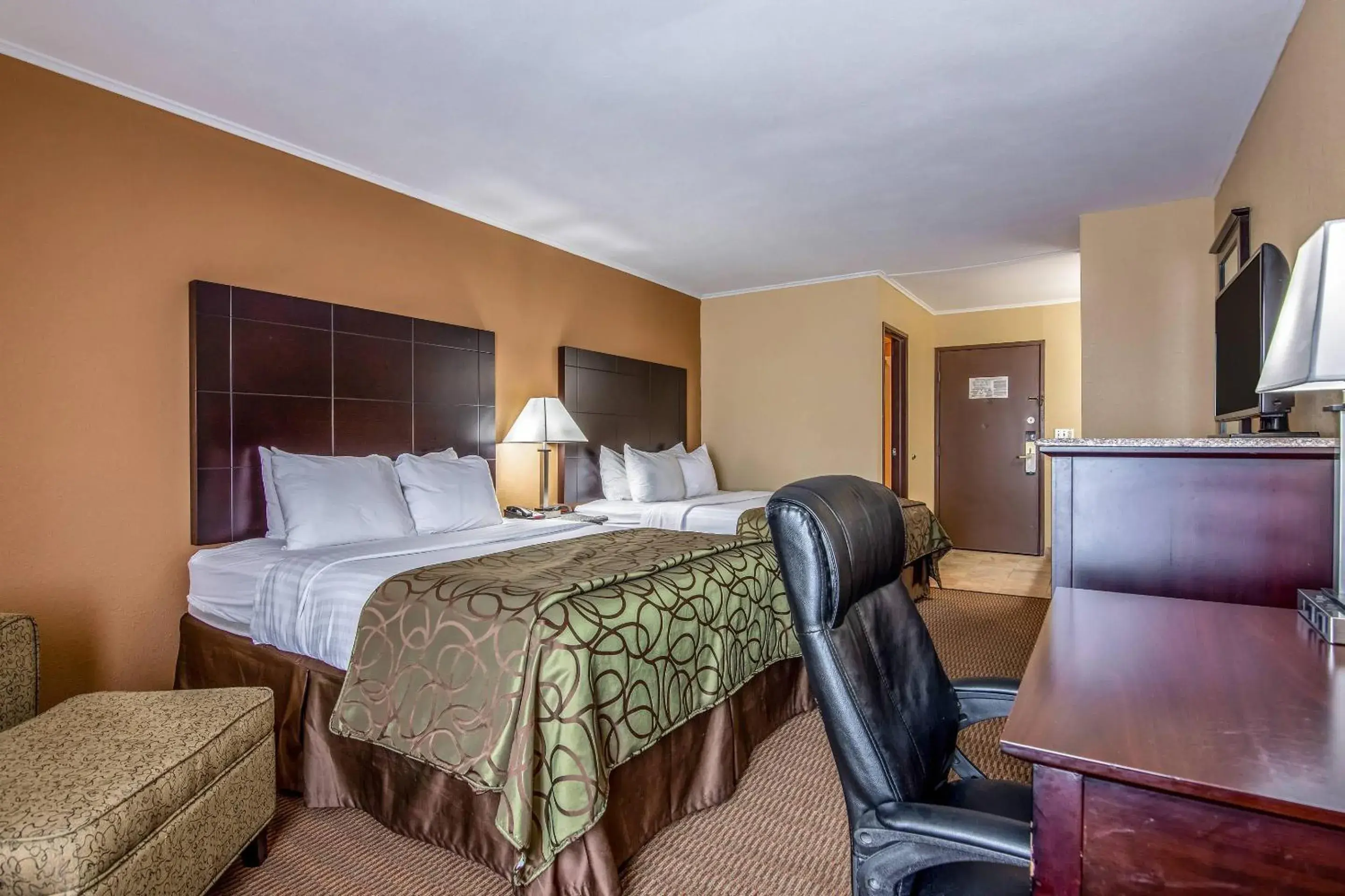 Bedroom, Bed in Quality Inn Tully I-81 Bedroom, Bed in Quality Inn Tully I-81