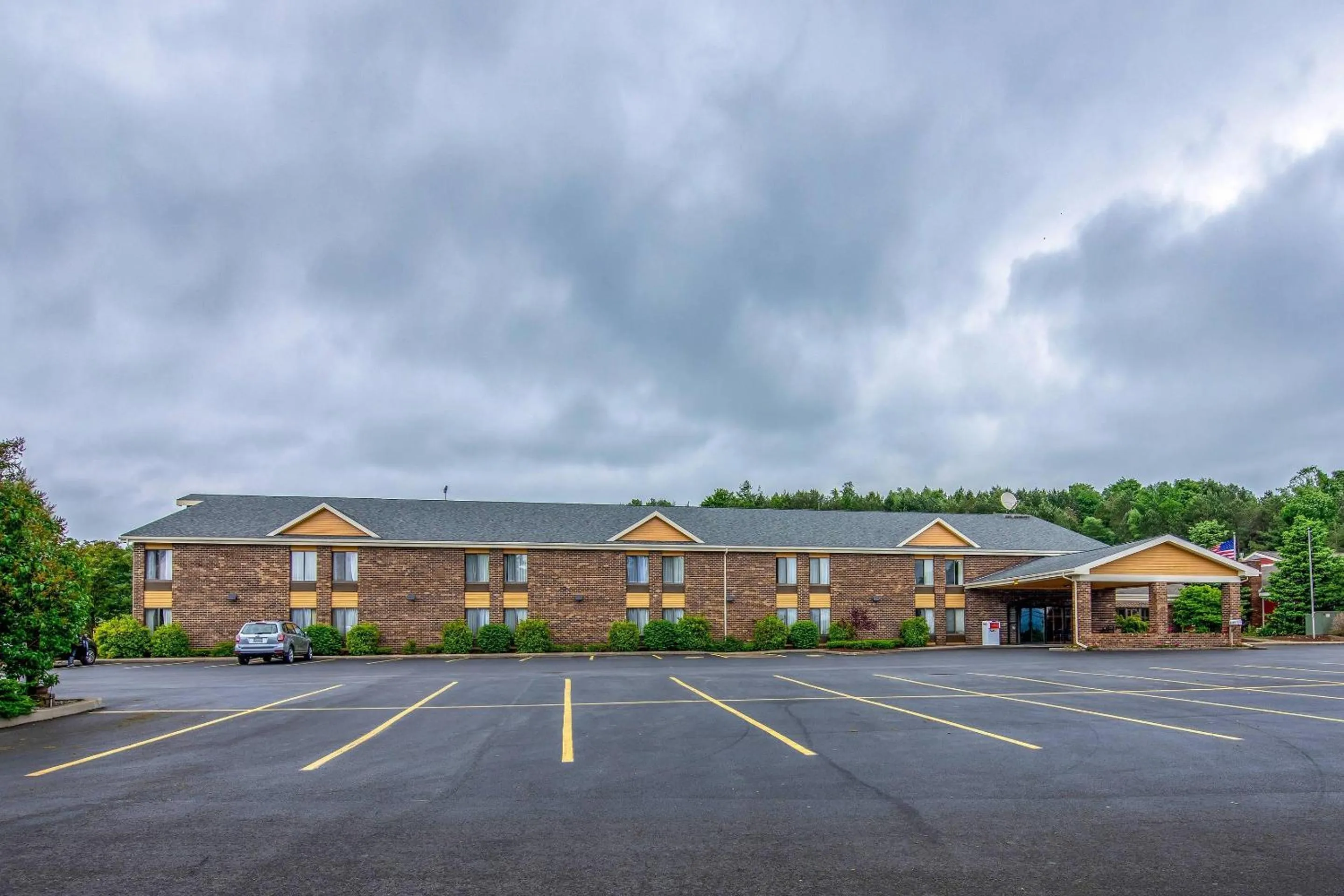 Property building in Quality Inn Tully I-81