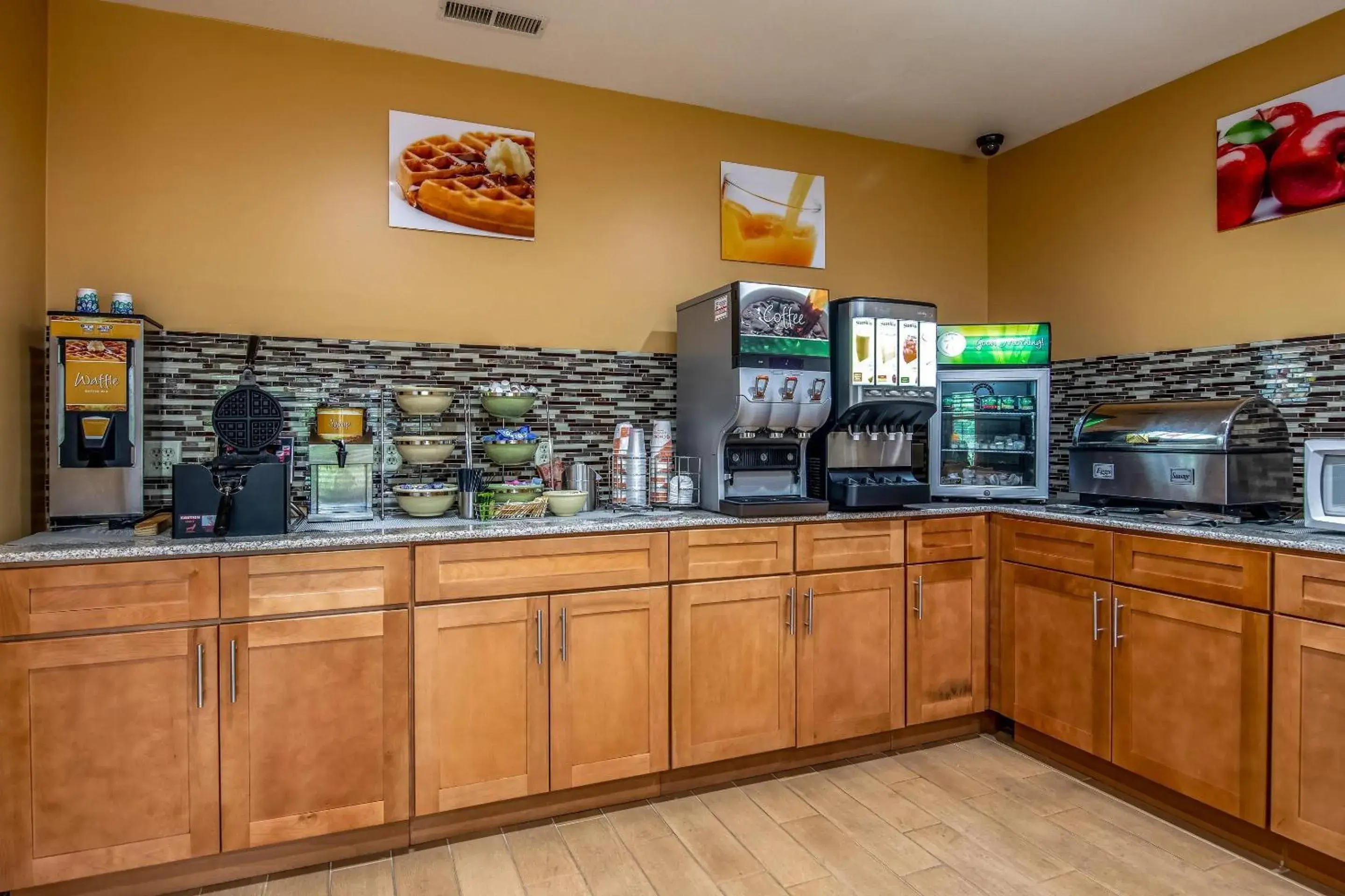 Breakfast in Quality Inn Tully I-81 Breakfast in Quality Inn Tully I-81