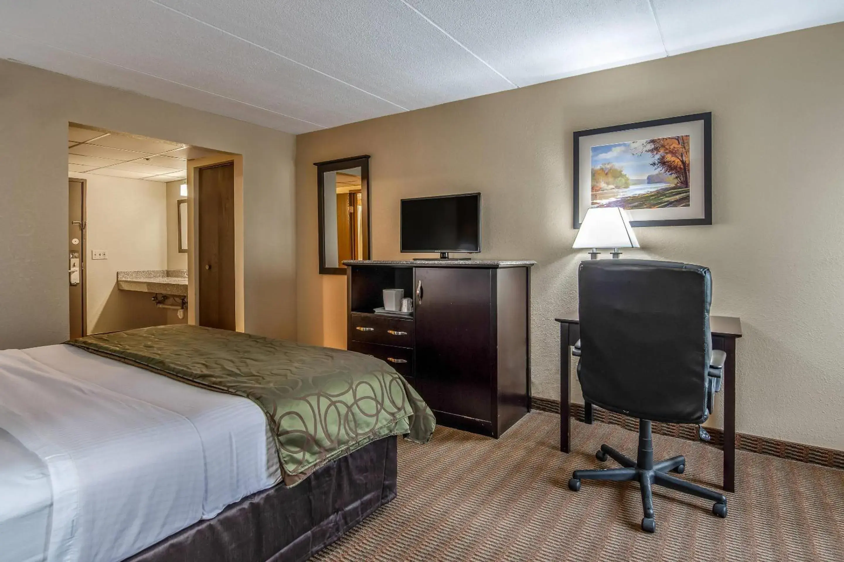 Bedroom, Bed in Quality Inn Tully I-81 Bedroom, Bed in Quality Inn Tully I-81