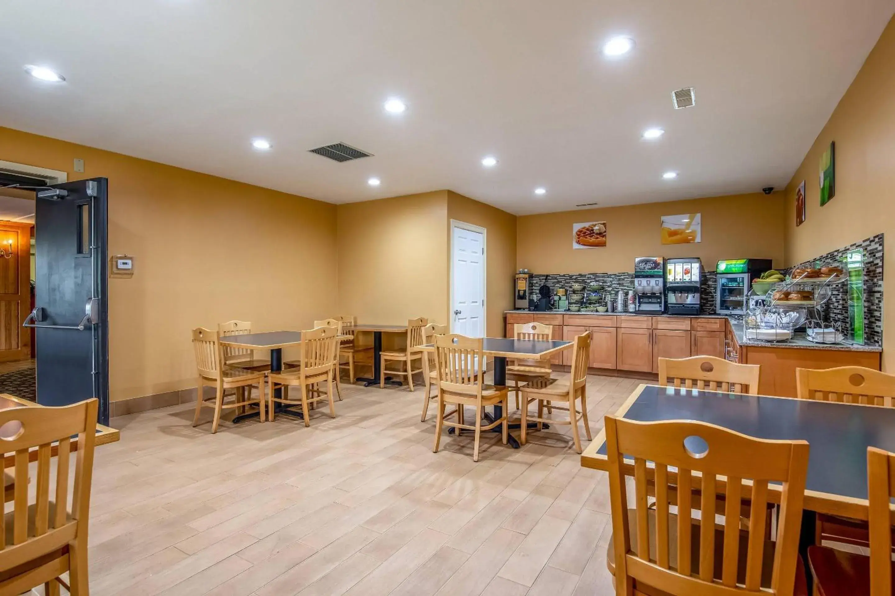 Breakfast in Quality Inn Tully I-81 Breakfast in Quality Inn Tully I-81