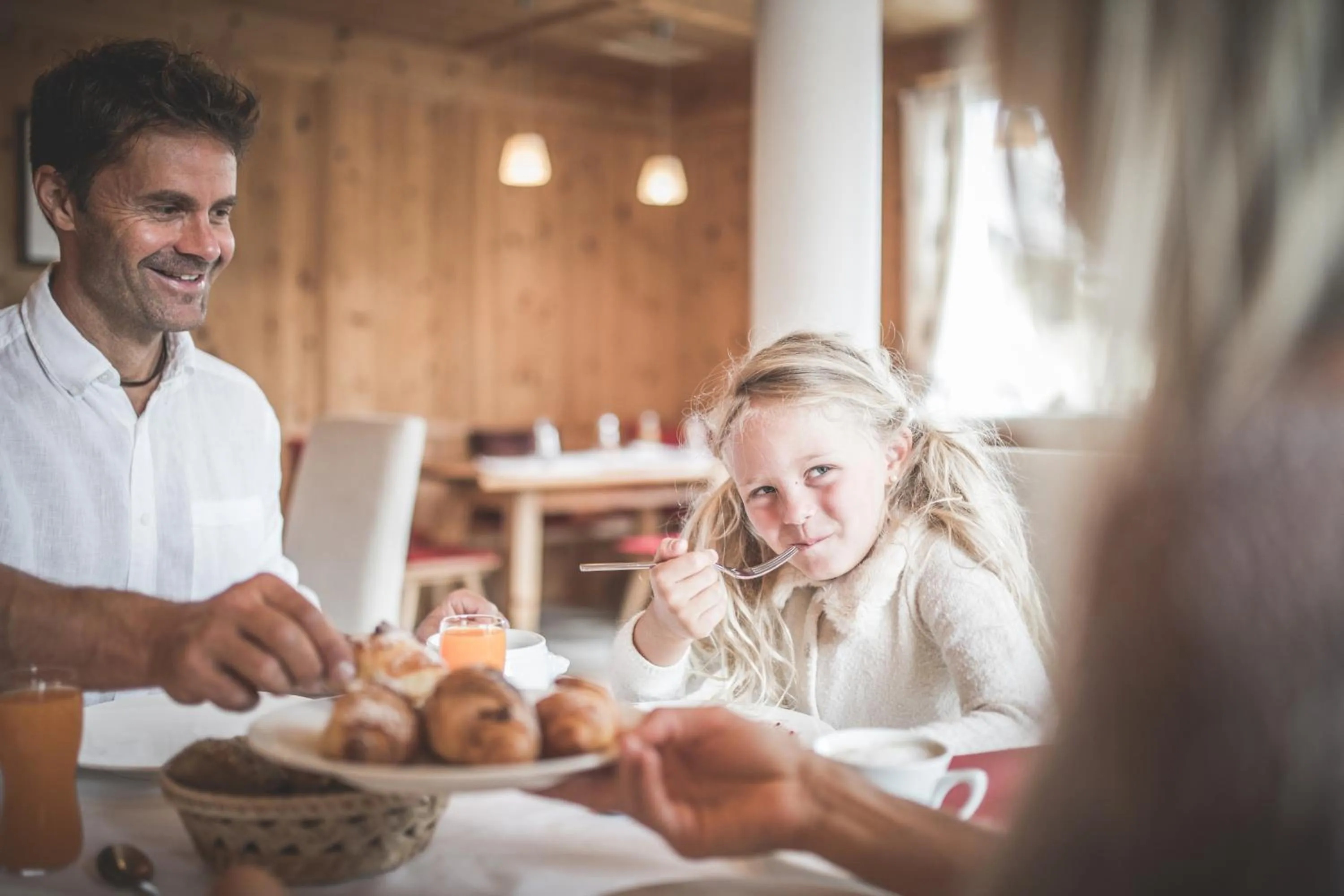 Restaurant/places to eat in Hotel Fameli