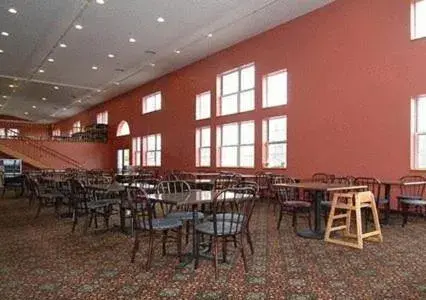 Restaurant/places to eat in Crown Choice Inn & Suites Lakeview and Waterpark Restaurant/places to eat in Crown Choice Inn & Suites Lakeview and Waterpark