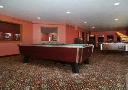 Billiard in Crown Choice Inn & Suites Lakeview and Waterpark