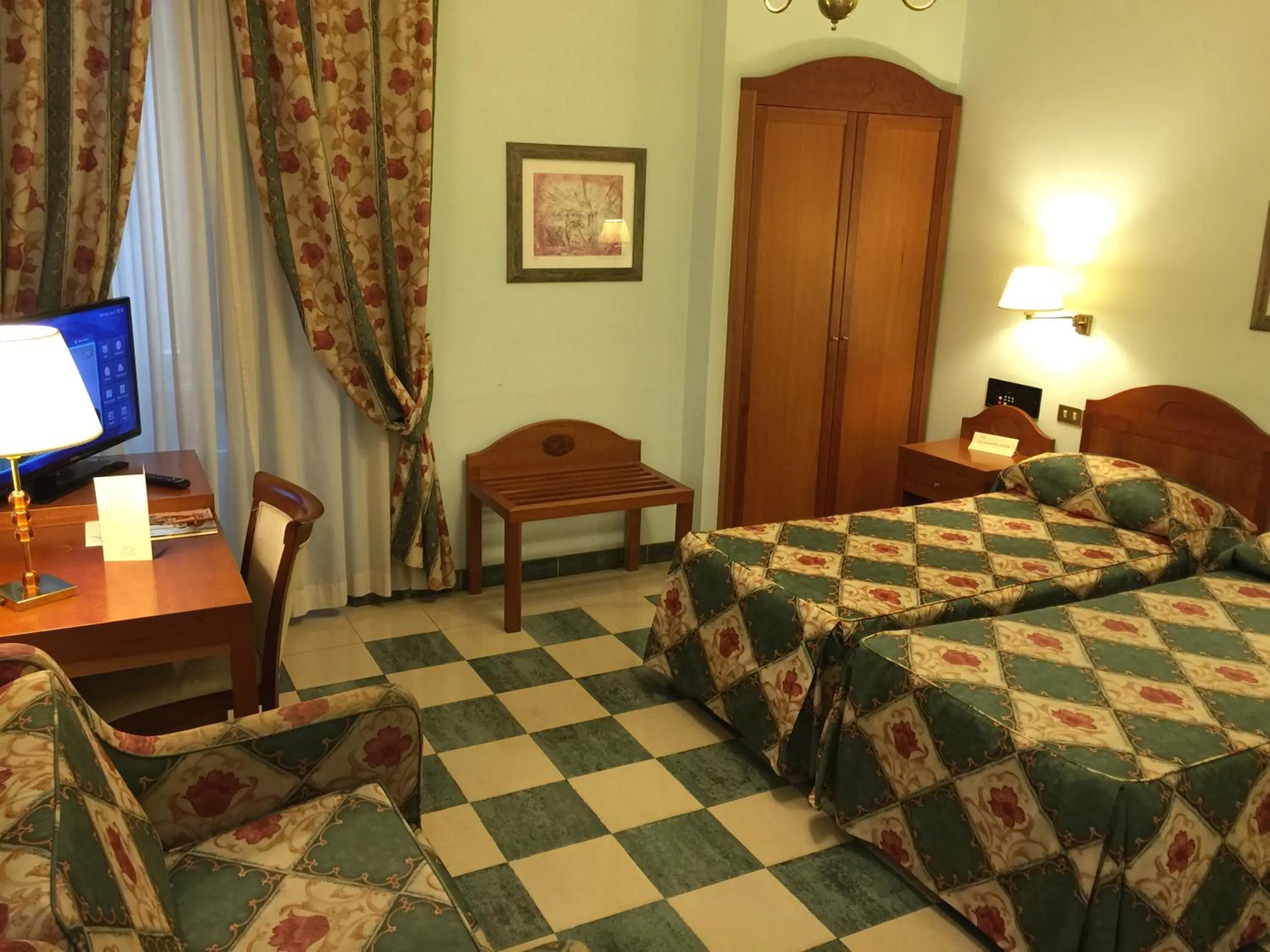 Bedroom, Bed in Hotel Aberdeen