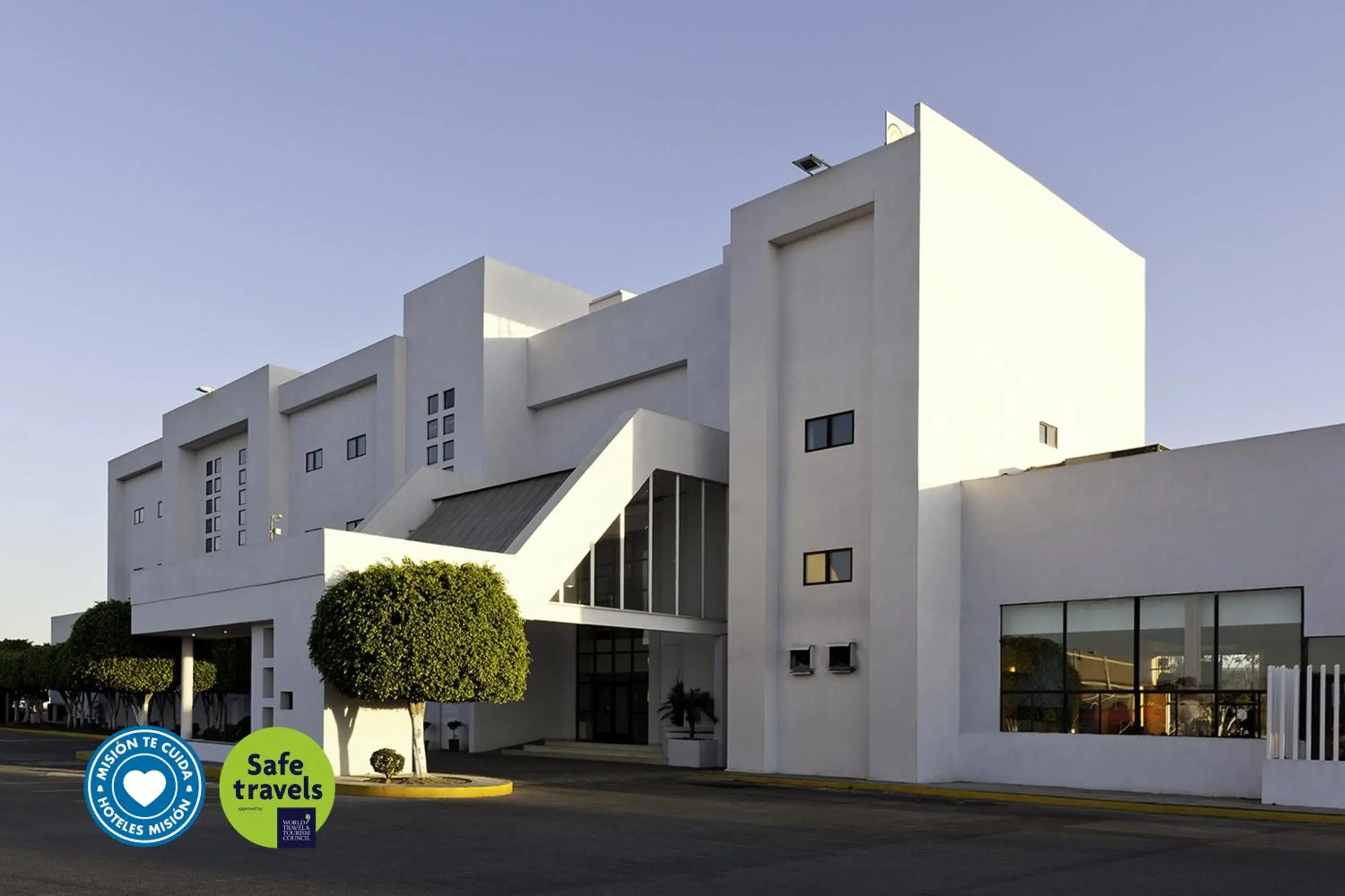 Facade/entrance in Mision Express Celaya Facade/entrance in Mision Express Celaya