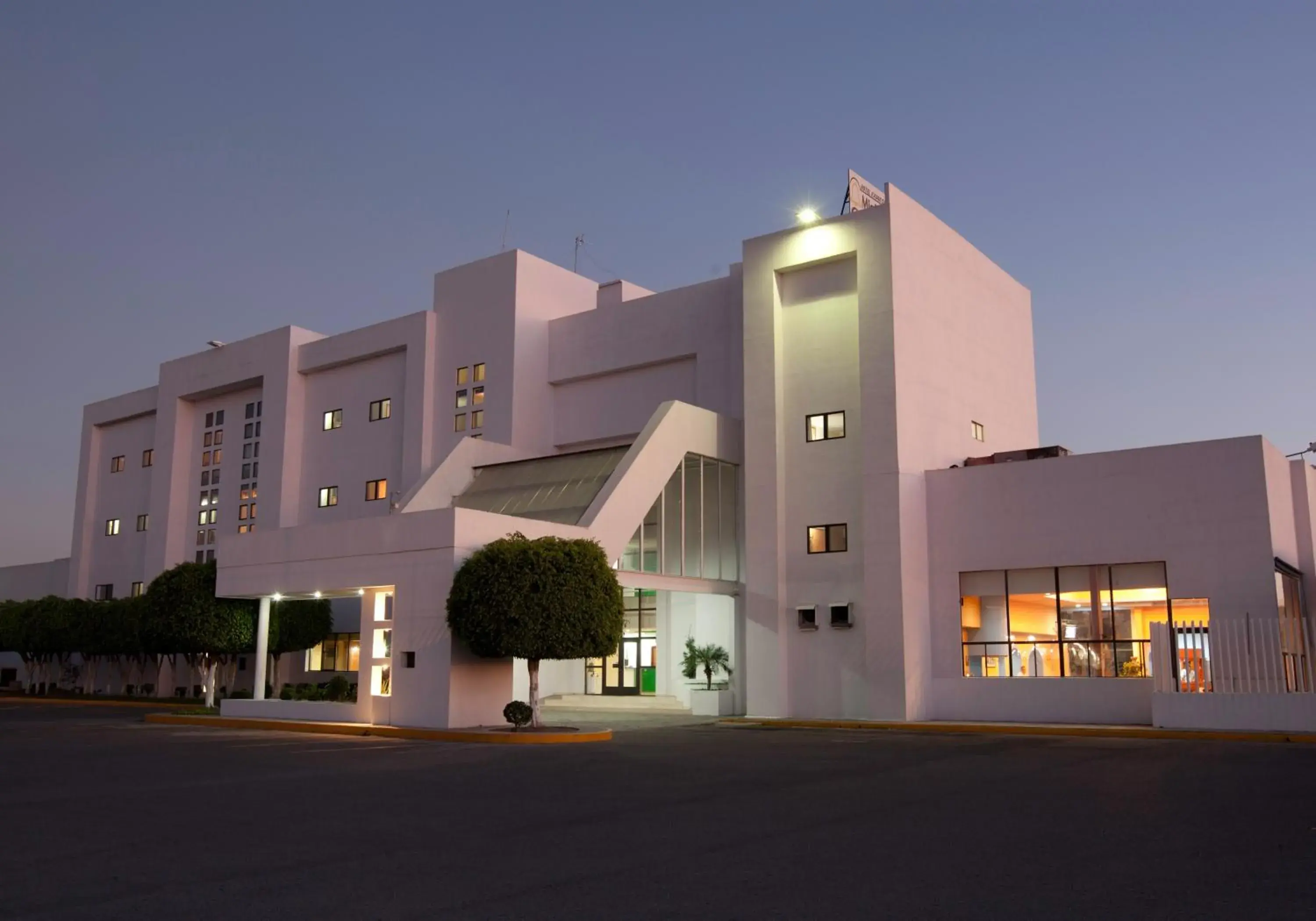 Facade/entrance in Mision Express Celaya Facade/entrance in Mision Express Celaya