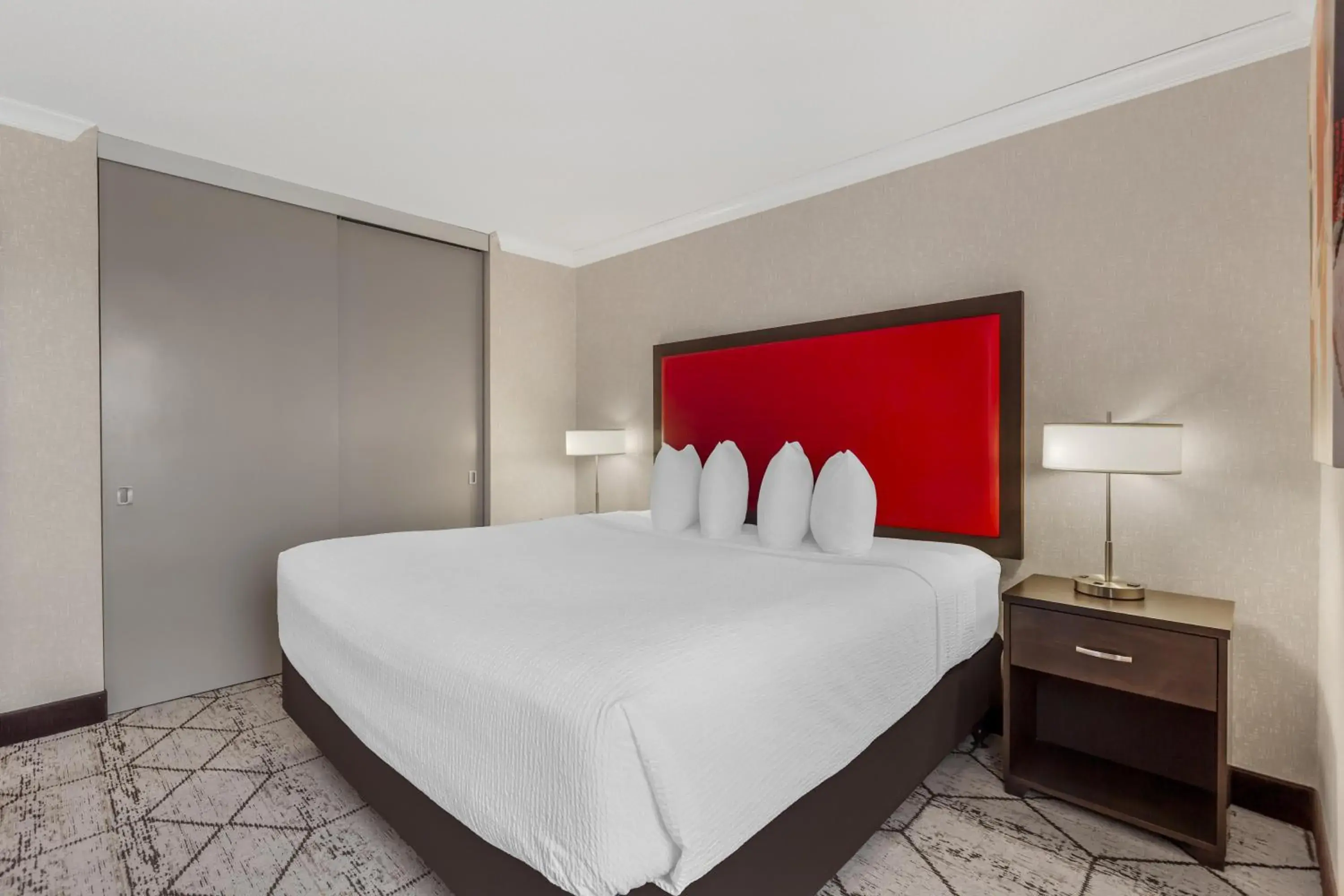 King Suite with Sofa Bed and Kitchen in Best Western Plus Rose City Suites King Suite with Sofa Bed and Kitchen in Best Western Plus Rose City Suites