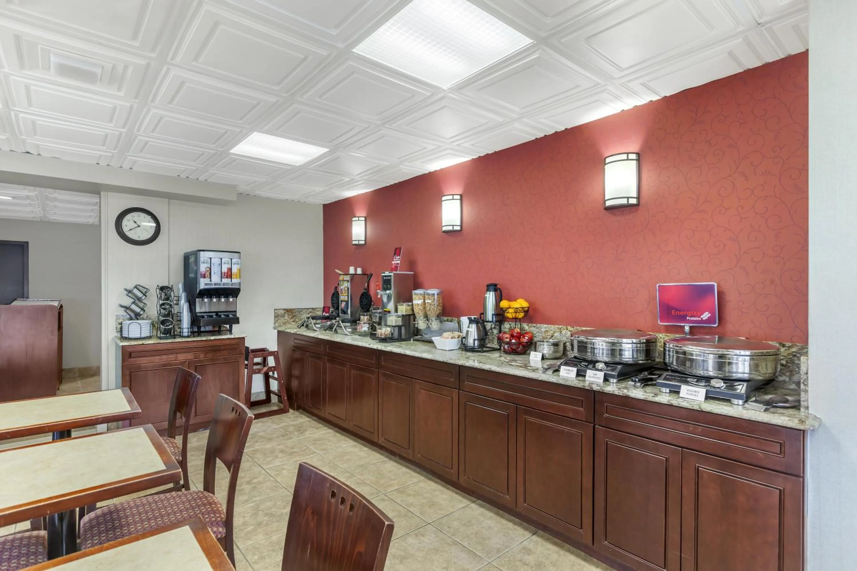 Breakfast in Best Western Plus Rose City Suites