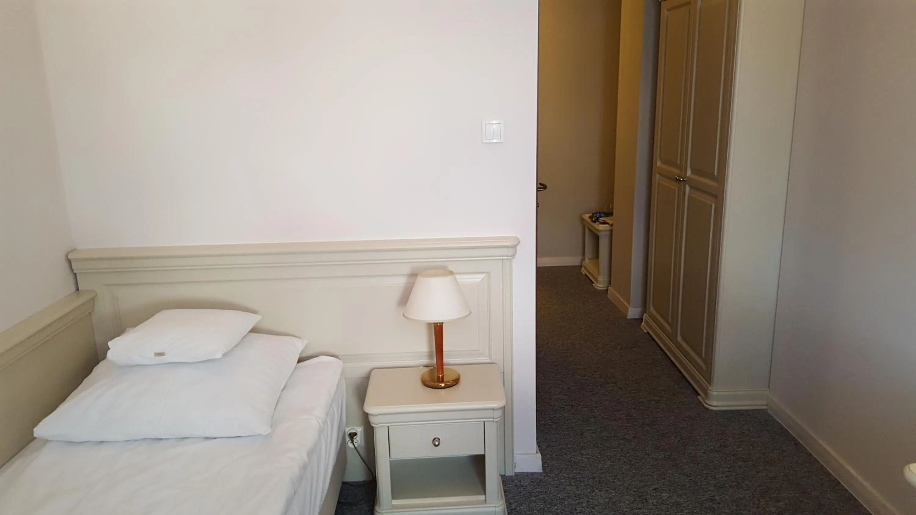 Bed in Hotel Dworek***