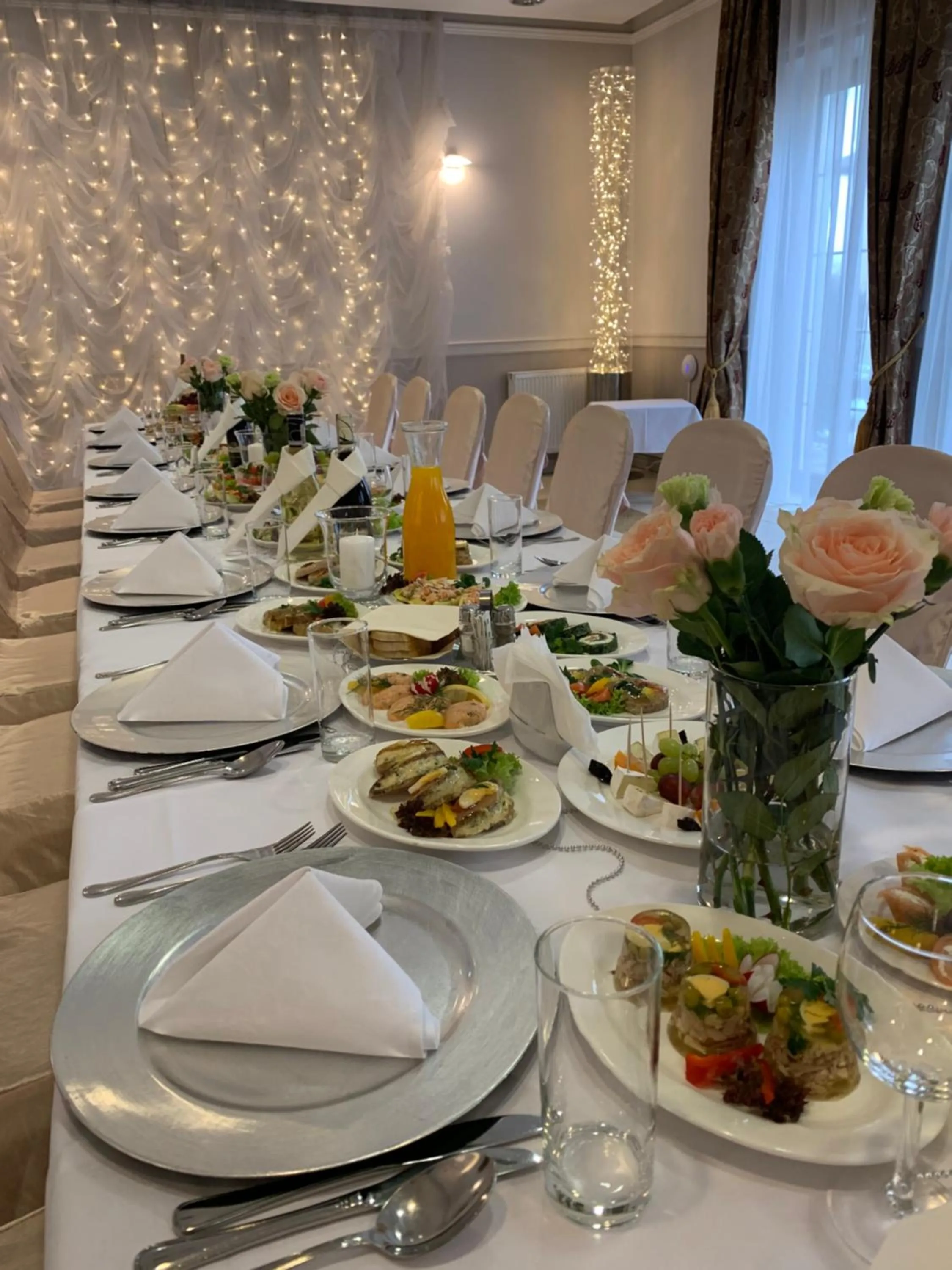 Restaurant/places to eat in Hotel Dworek***