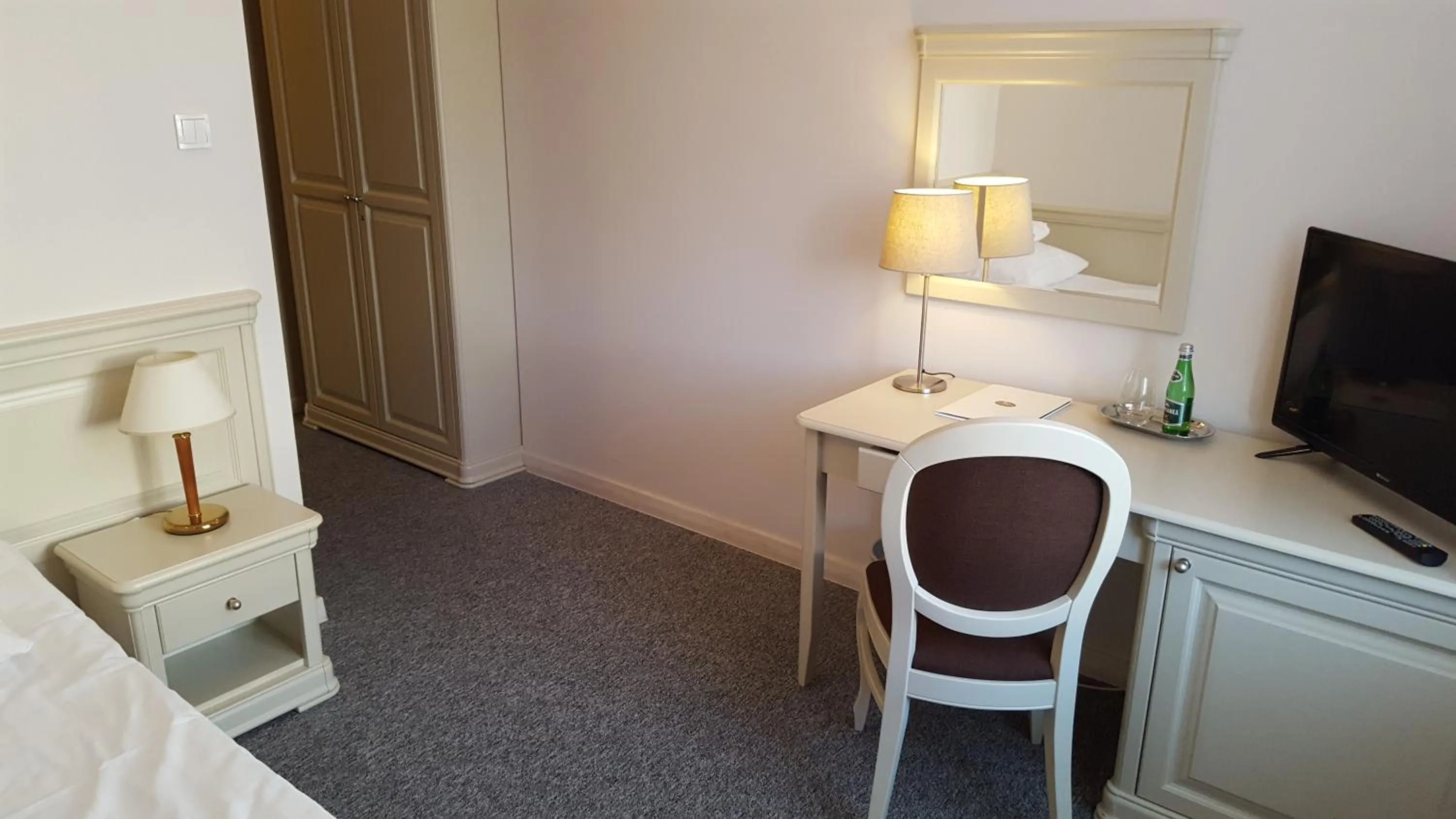 Bed in Hotel Dworek***