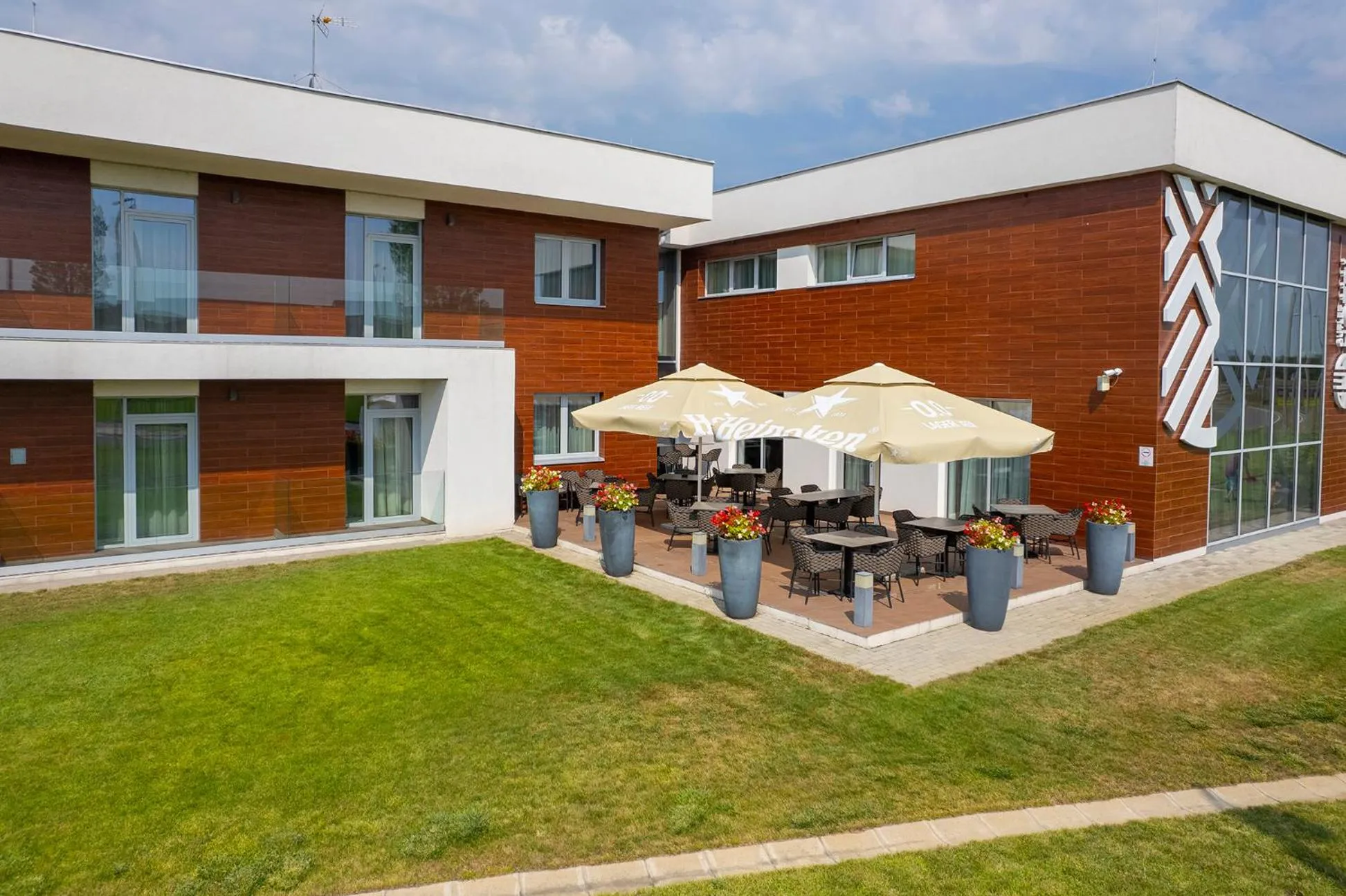 Property building in Outlet Hotel Polgár