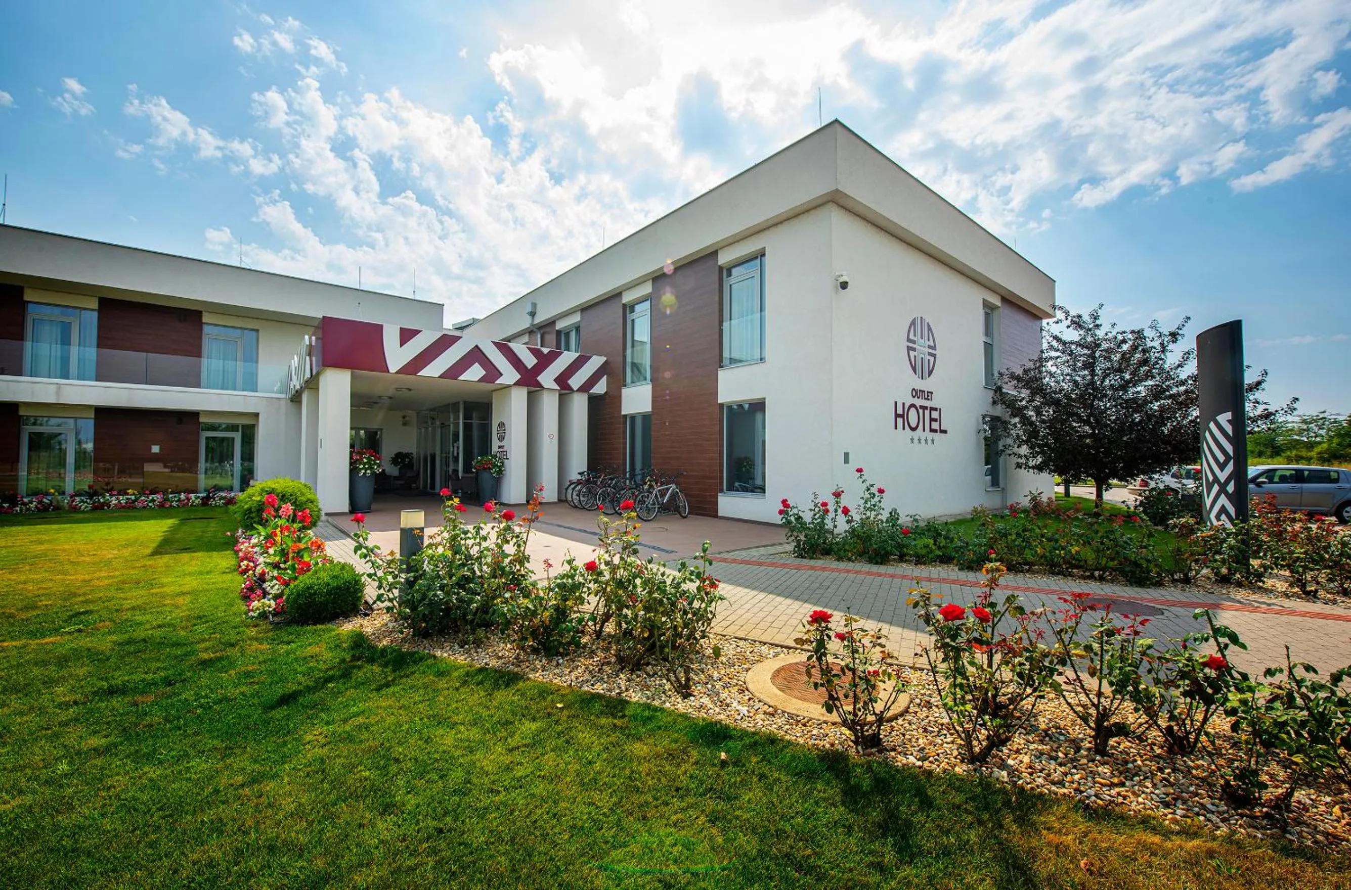 Property building in Outlet Hotel Polgár
