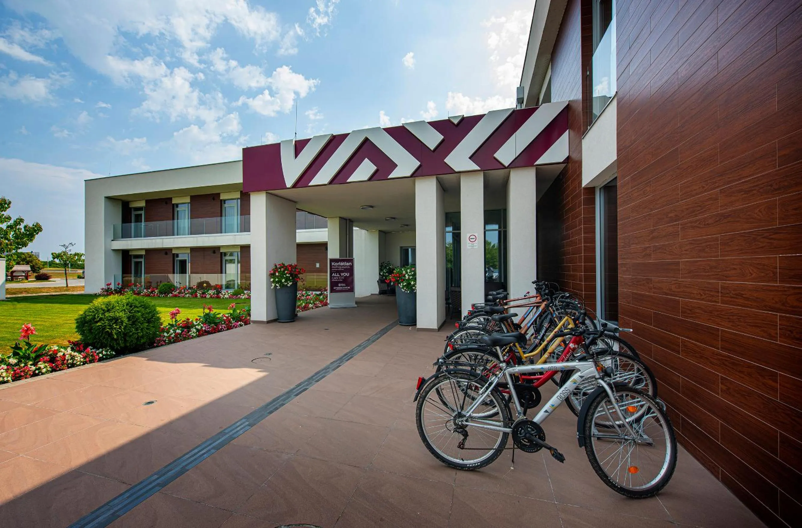 Property building in Outlet Hotel Polgár