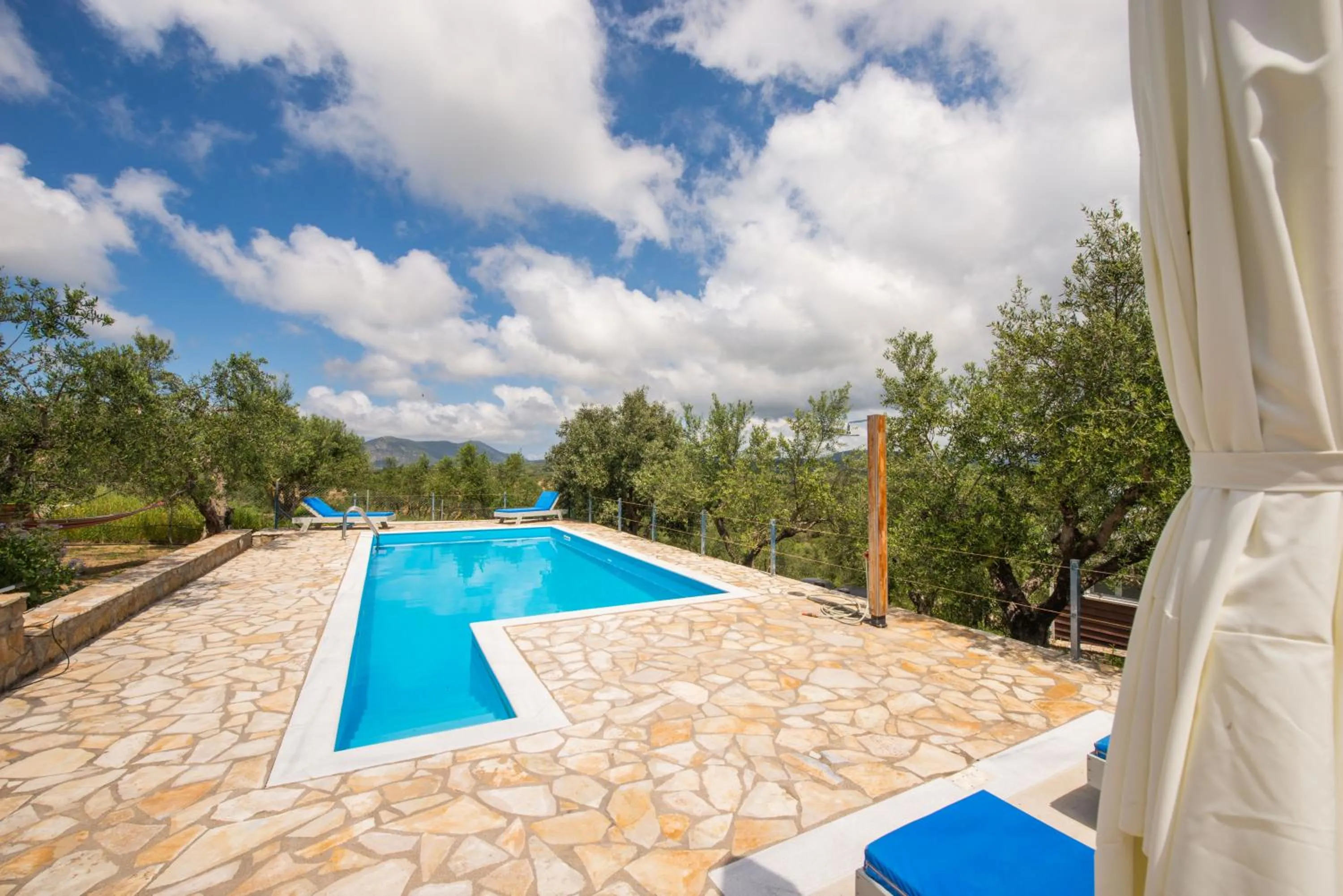 Swimming pool in Hakuna Matata Holidays Agalia with airco & pool in Greek Olive Grove