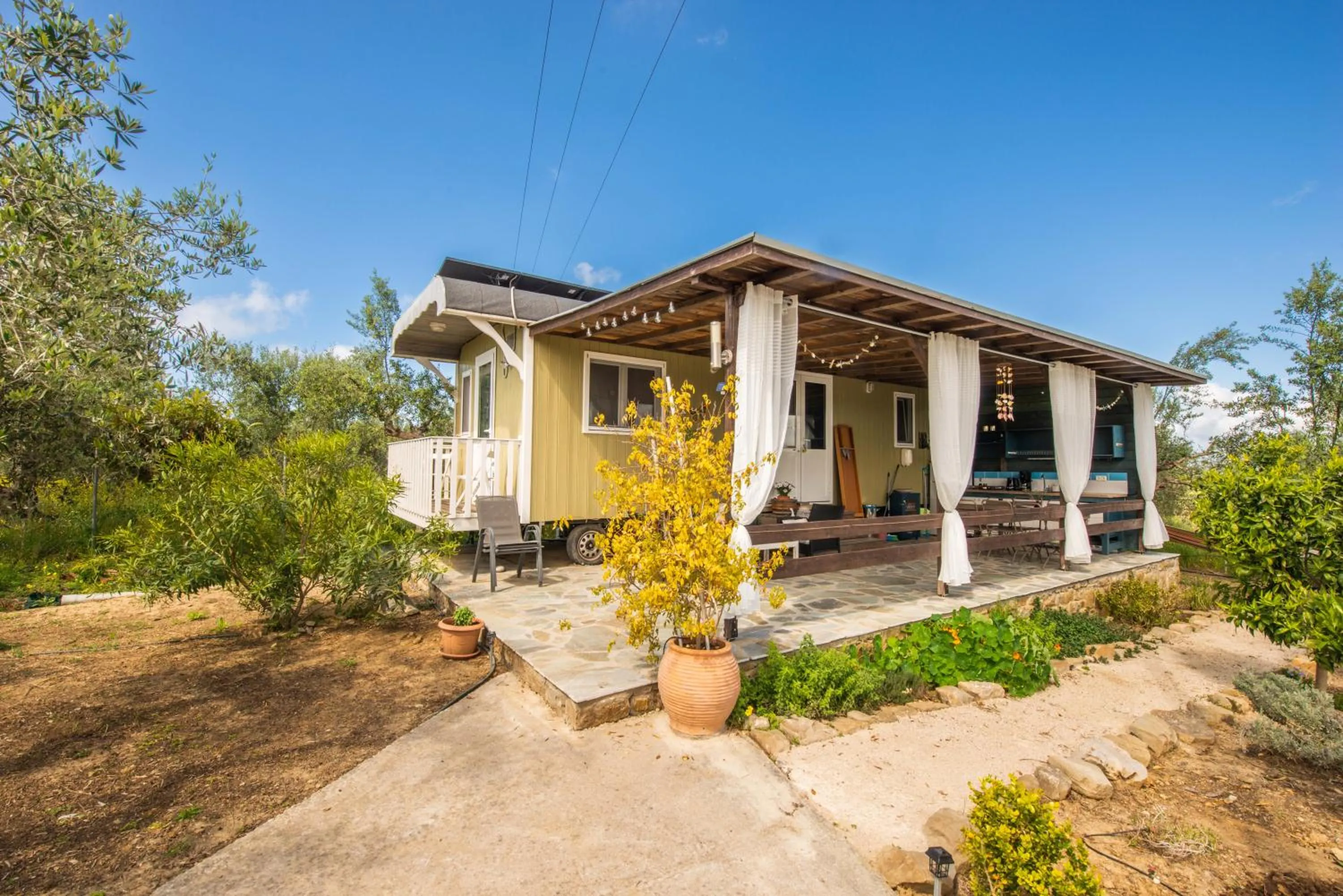 Property building in Hakuna Matata Holidays Agalia with airco & pool in Greek Olive Grove