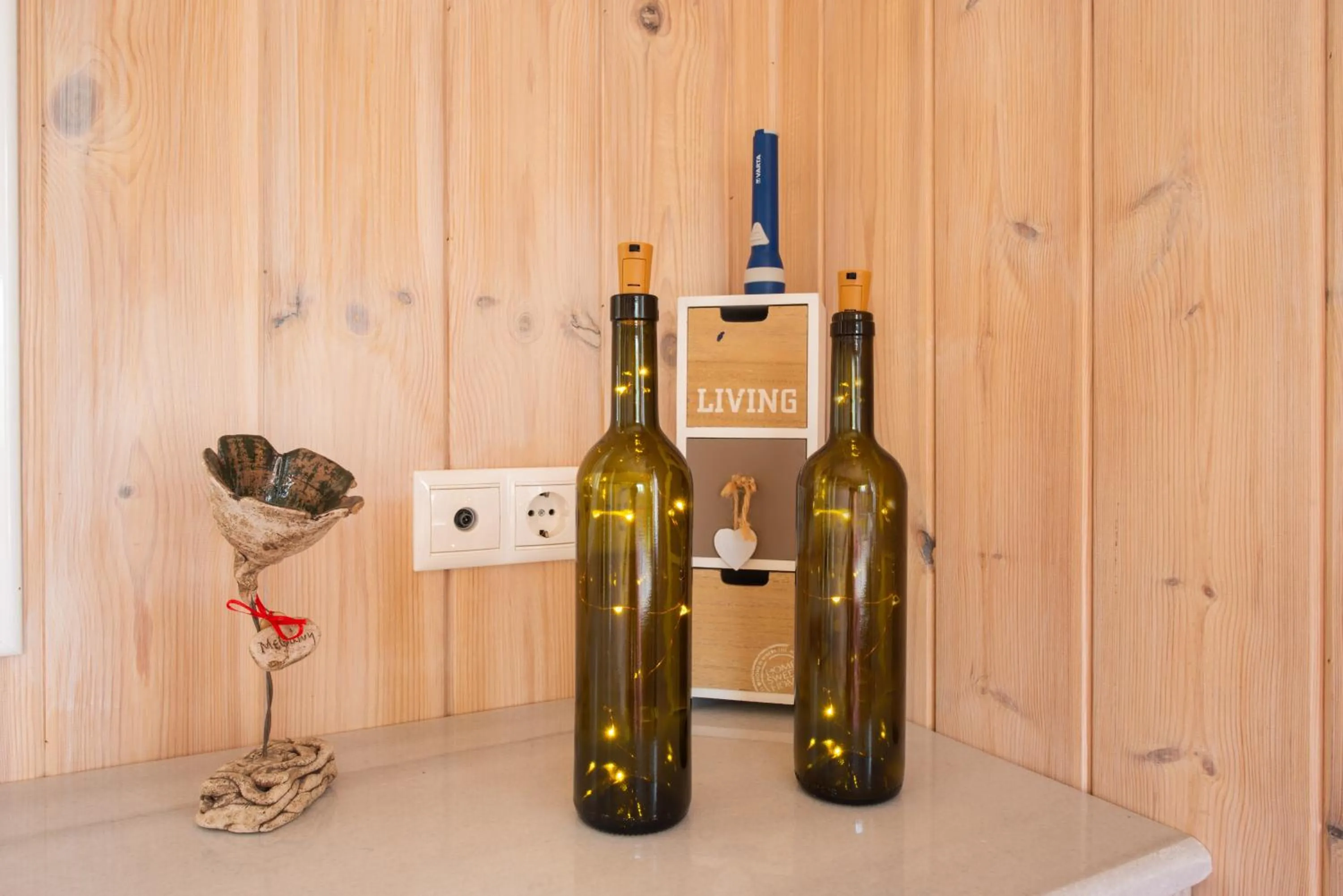 Decorative detail in Hakuna Matata Holidays Agalia with airco & pool in Greek Olive Grove