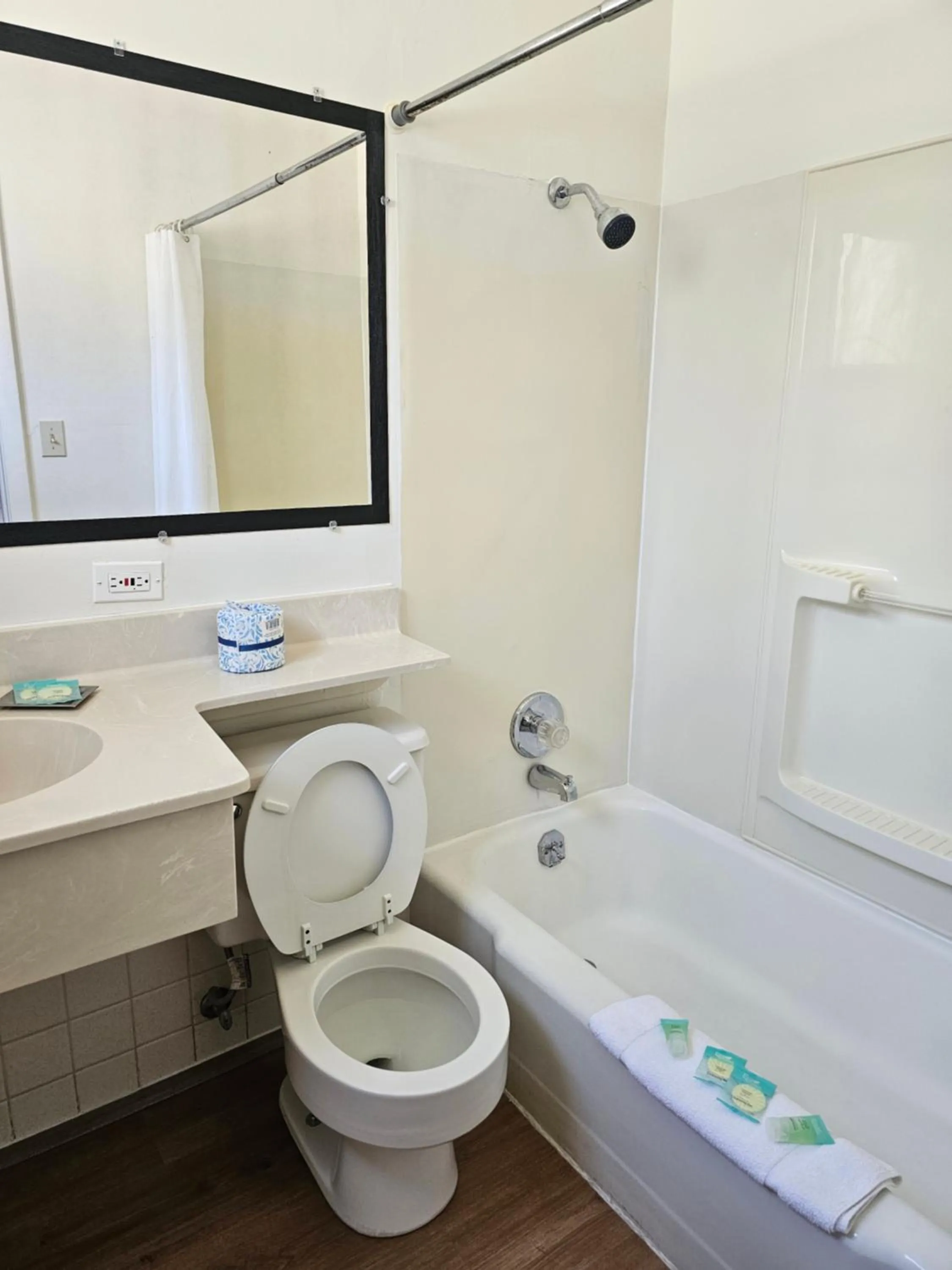 Bathroom in H&H Motor Lodge