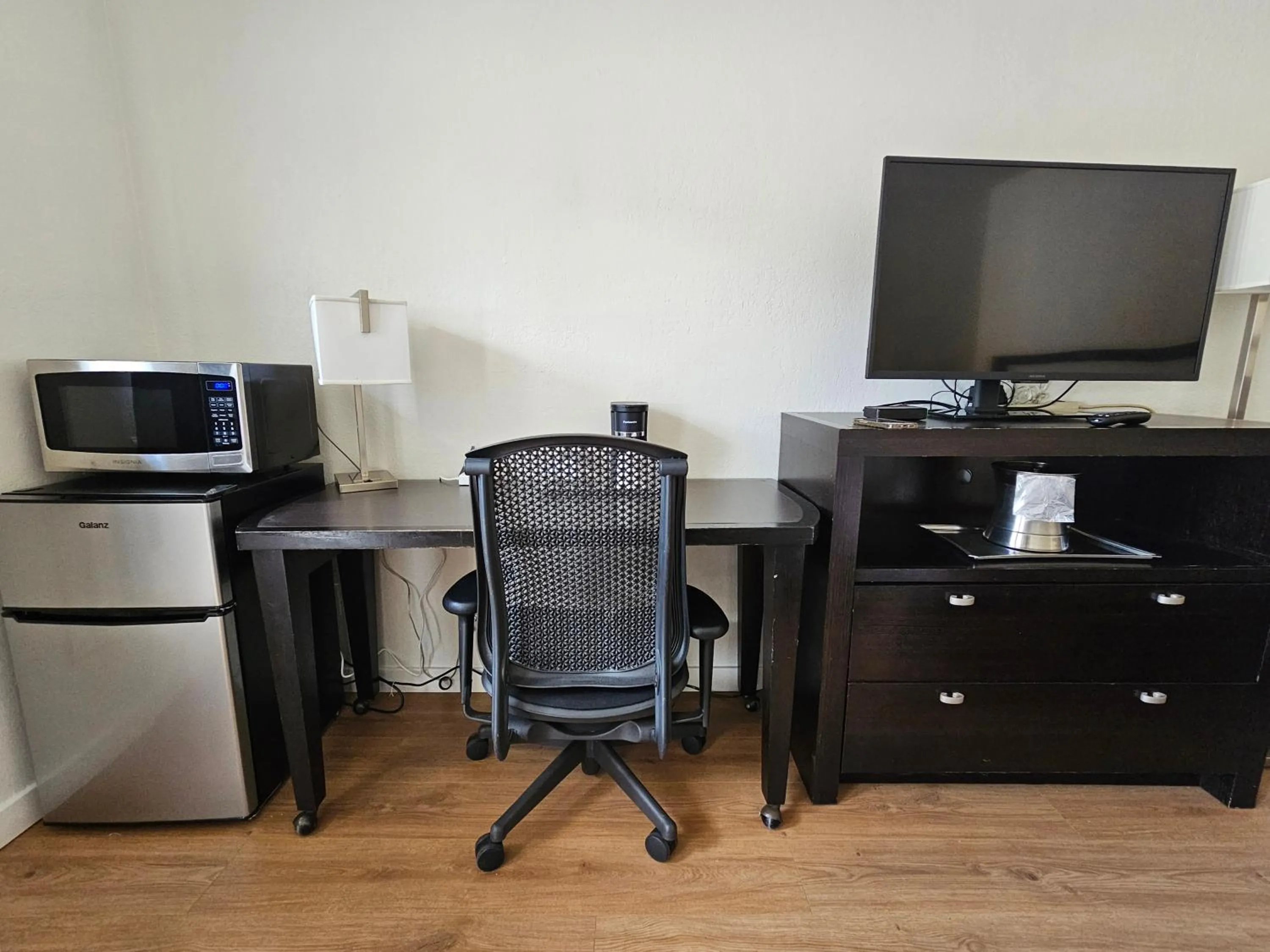 TV and multimedia in H&H Motor Lodge