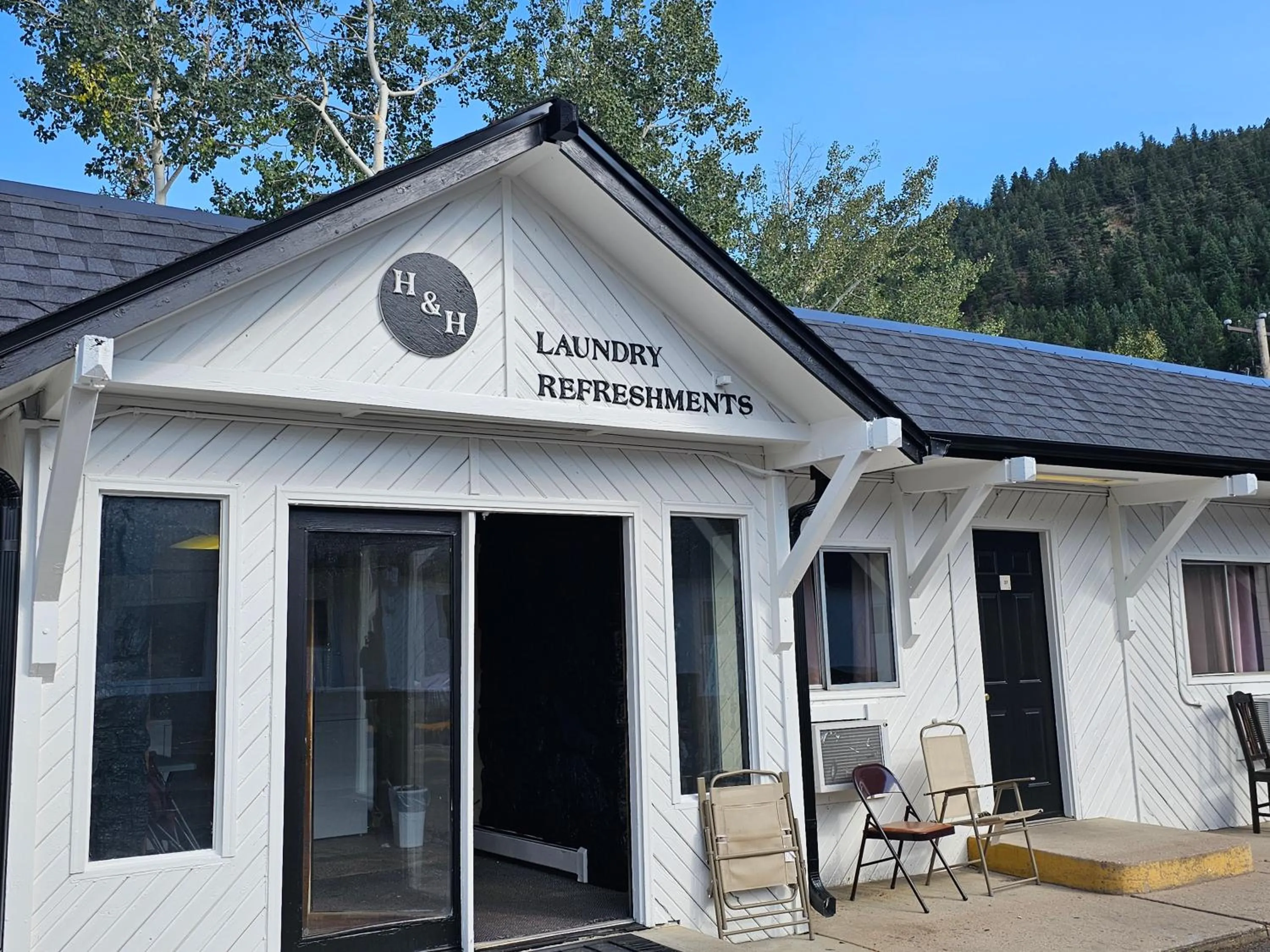 Property building in H&H Motor Lodge