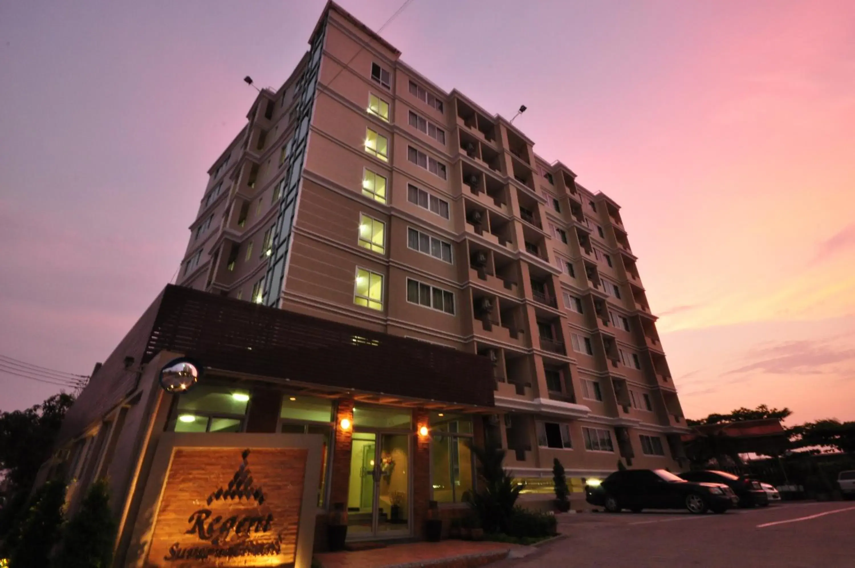 Facade/entrance in Regent Suvarnabhumi Hotel Facade/entrance in Regent Suvarnabhumi Hotel