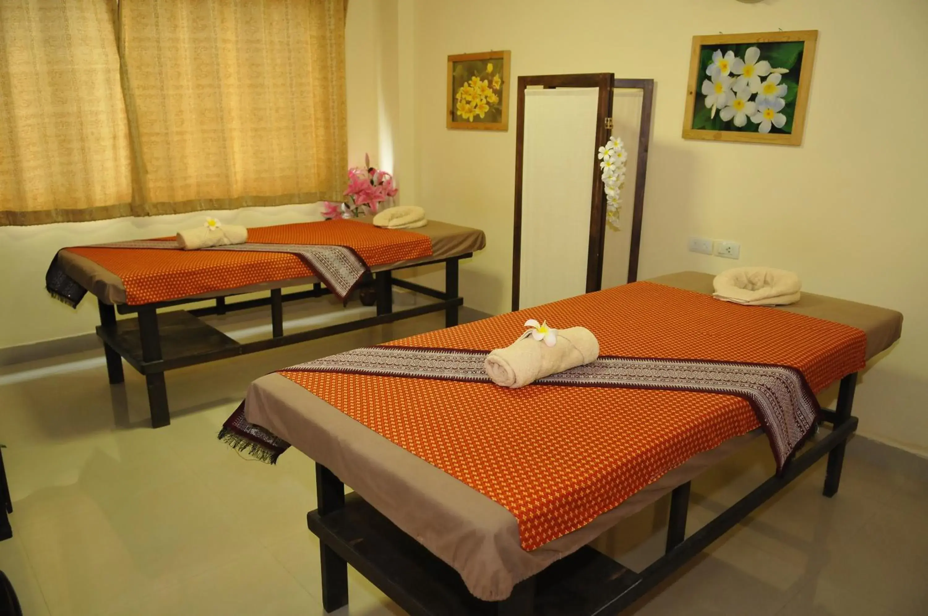 Massage, Bed in Regent Suvarnabhumi Hotel Massage, Bed in Regent Suvarnabhumi Hotel