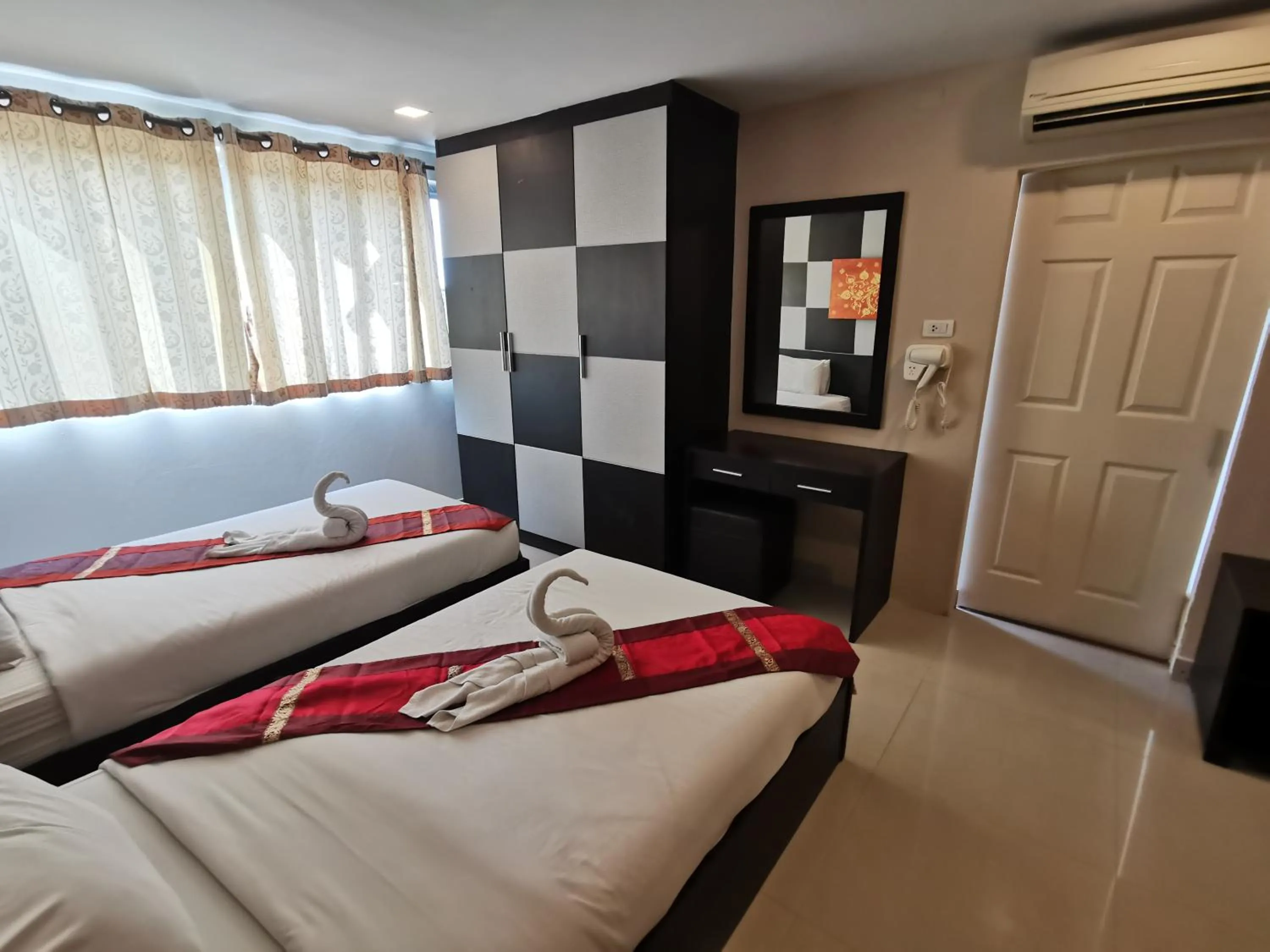 Photo of the whole room, Bed in Regent Suvarnabhumi Hotel