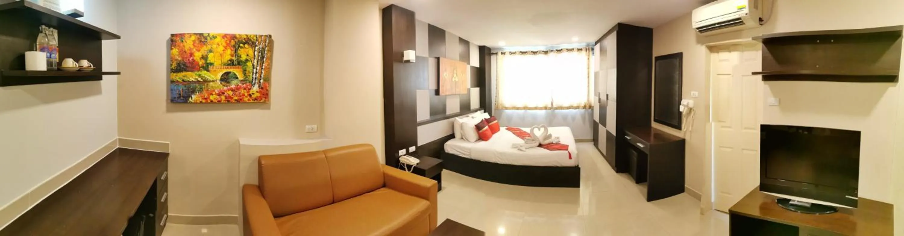 Photo of the whole room, Bed in Regent Suvarnabhumi Hotel