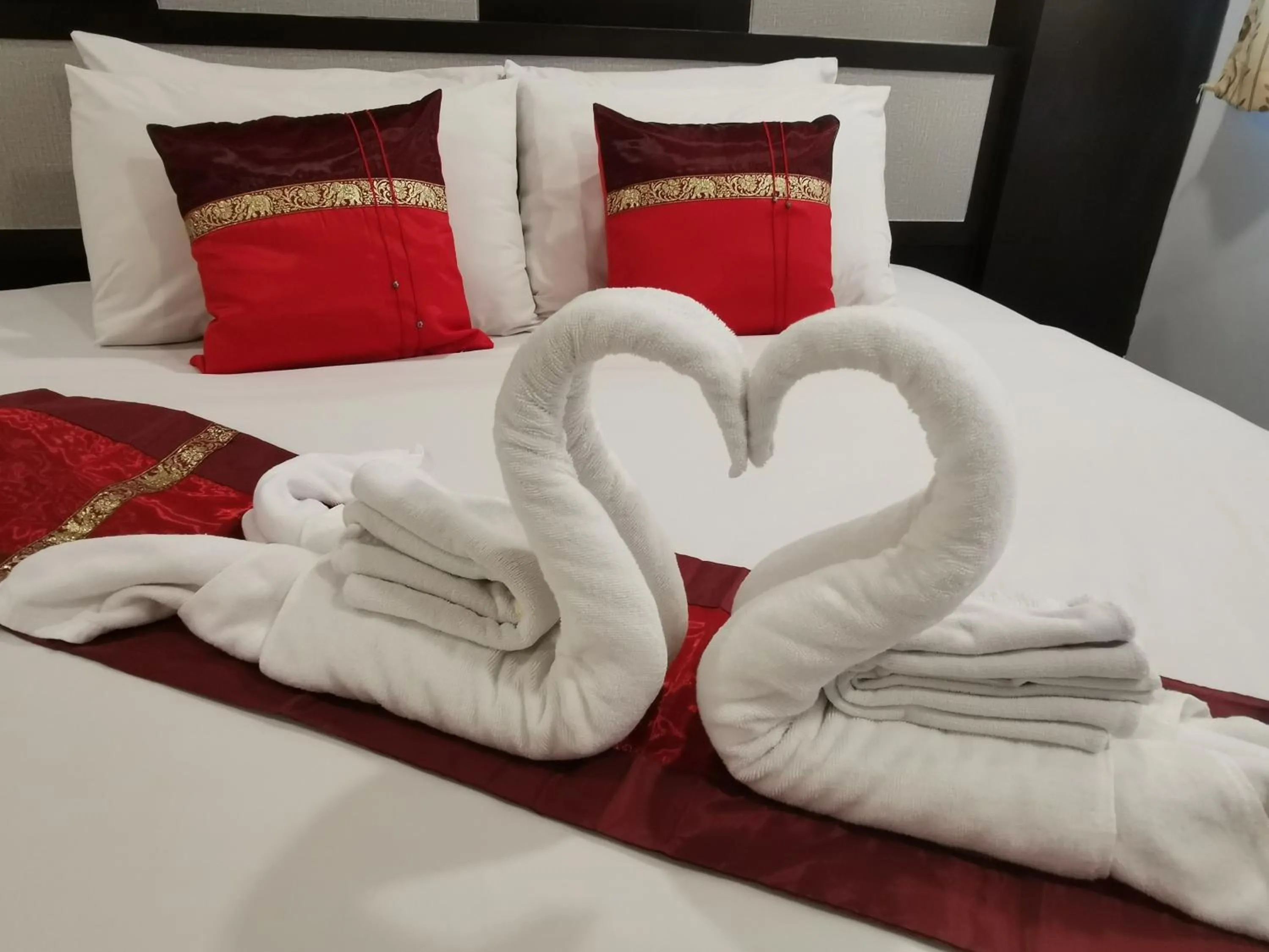 Photo of the whole room, Bed in Regent Suvarnabhumi Hotel