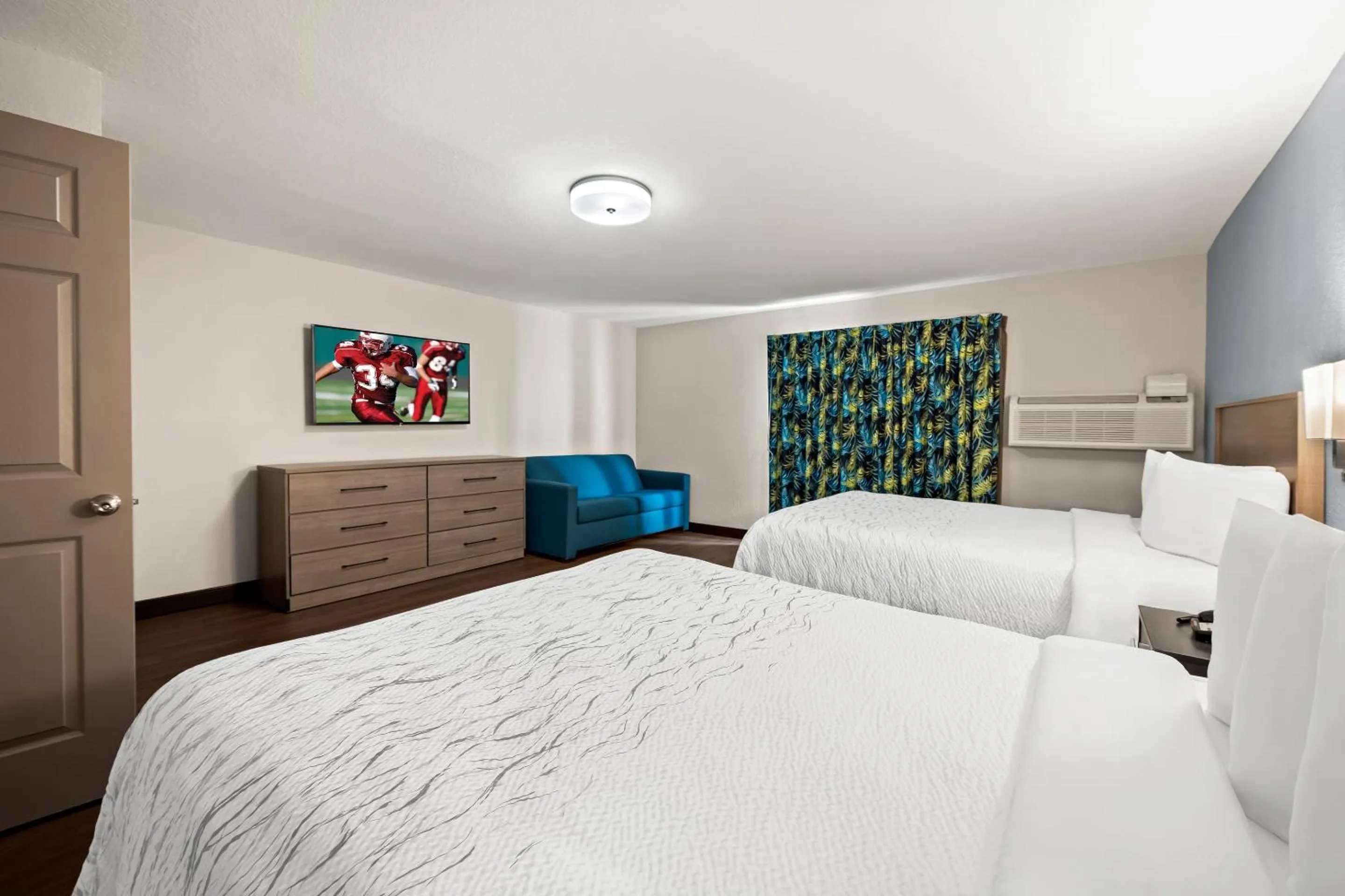 Bedroom, Bed in Red Roof Inn PLUS+ & Suites Naples Downtown-5th Ave S