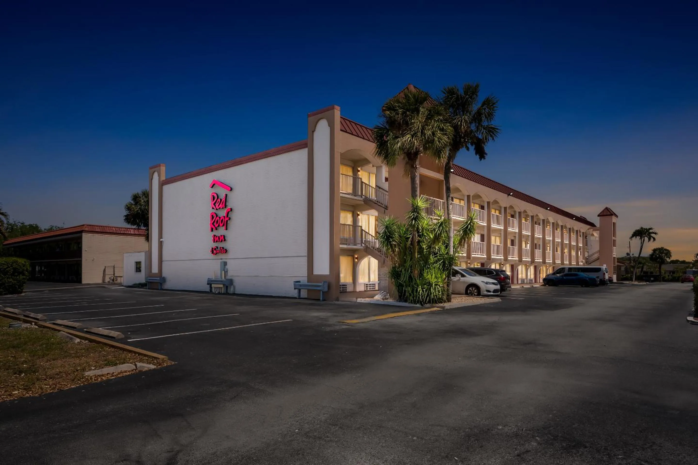 Property building in Red Roof Inn PLUS+ & Suites Naples Downtown-5th Ave S