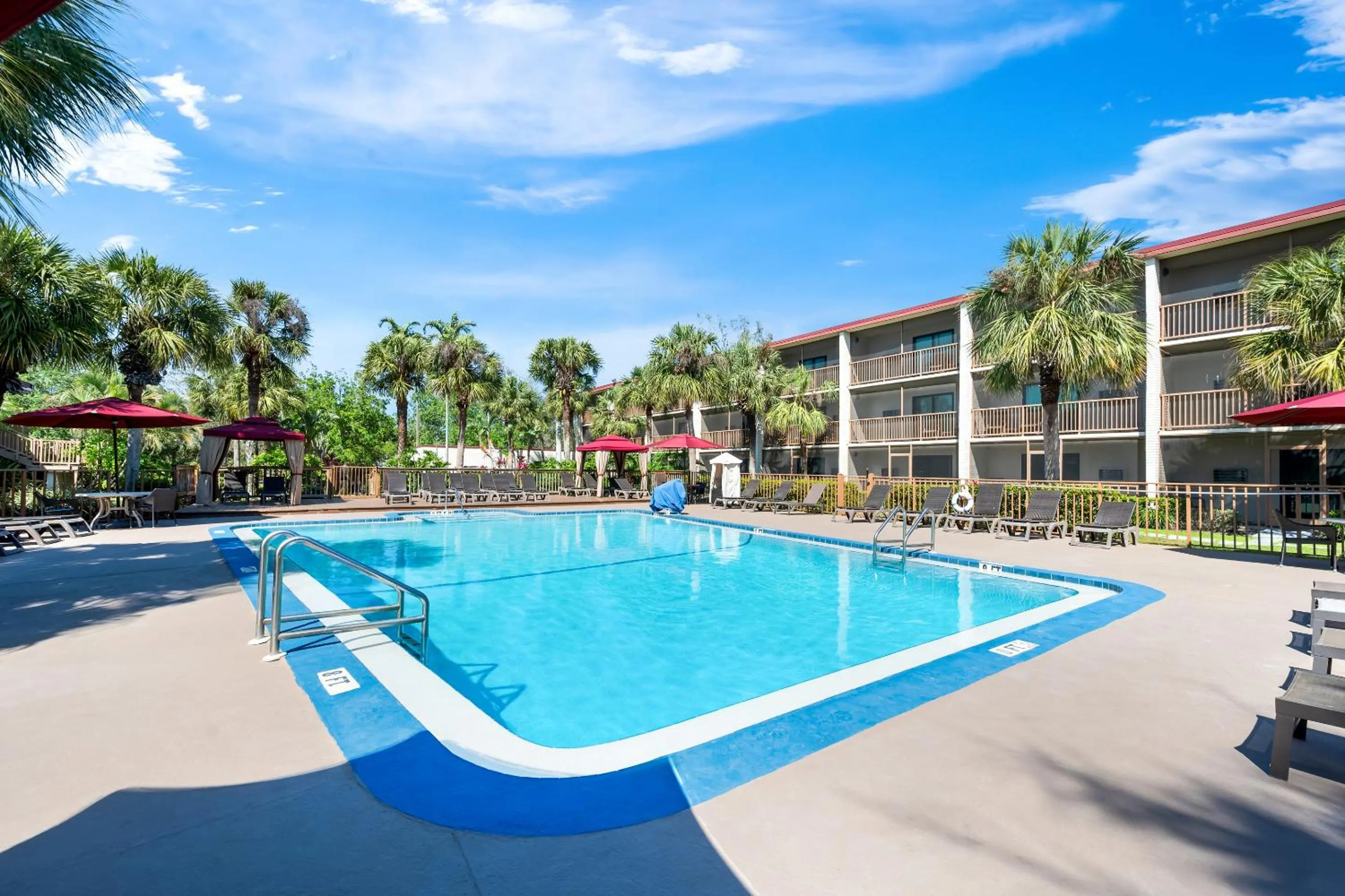 Swimming pool in Red Roof Inn PLUS+ & Suites Naples Downtown-5th Ave S