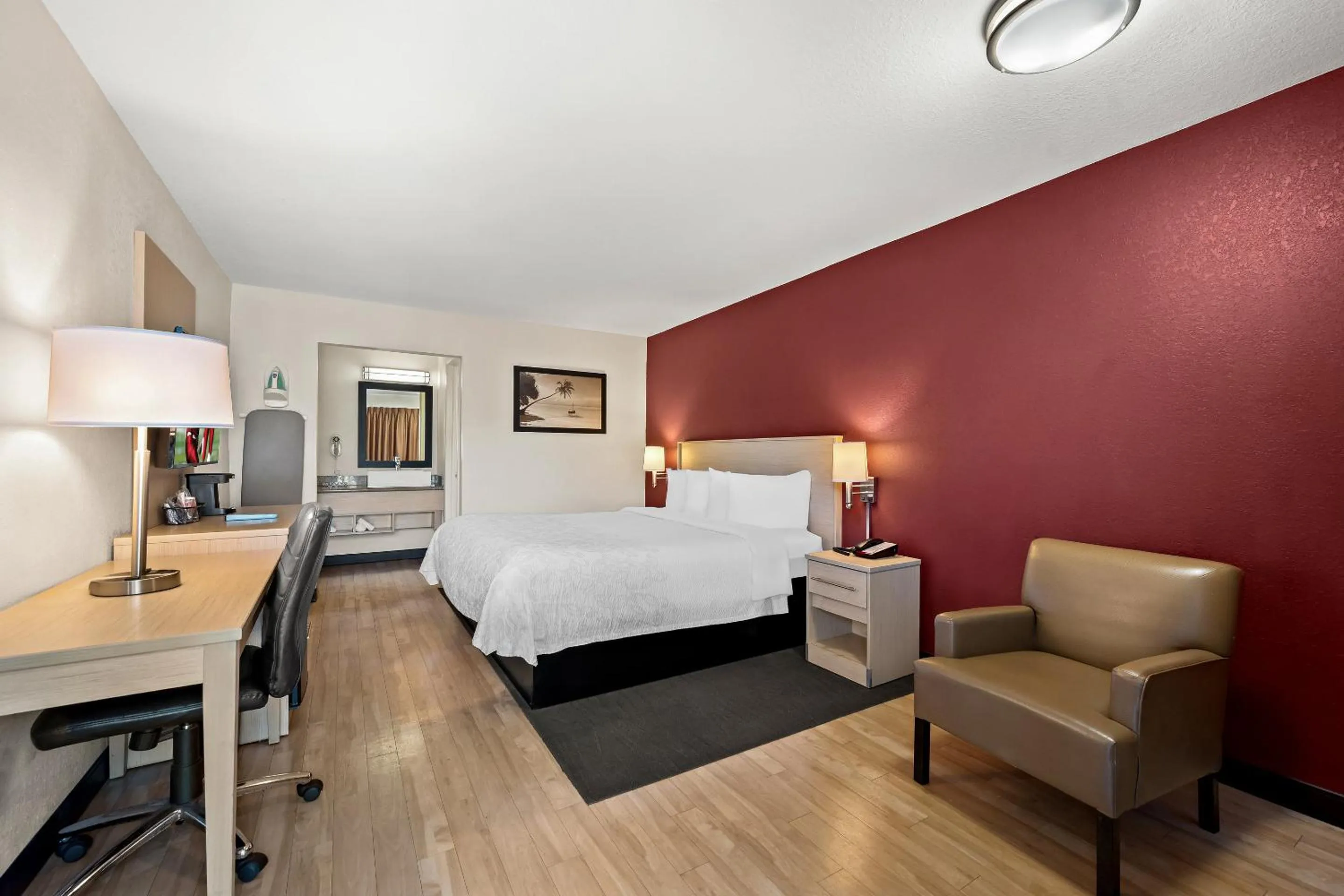 Bedroom, Bed in Red Roof Inn PLUS+ & Suites Naples Downtown-5th Ave S