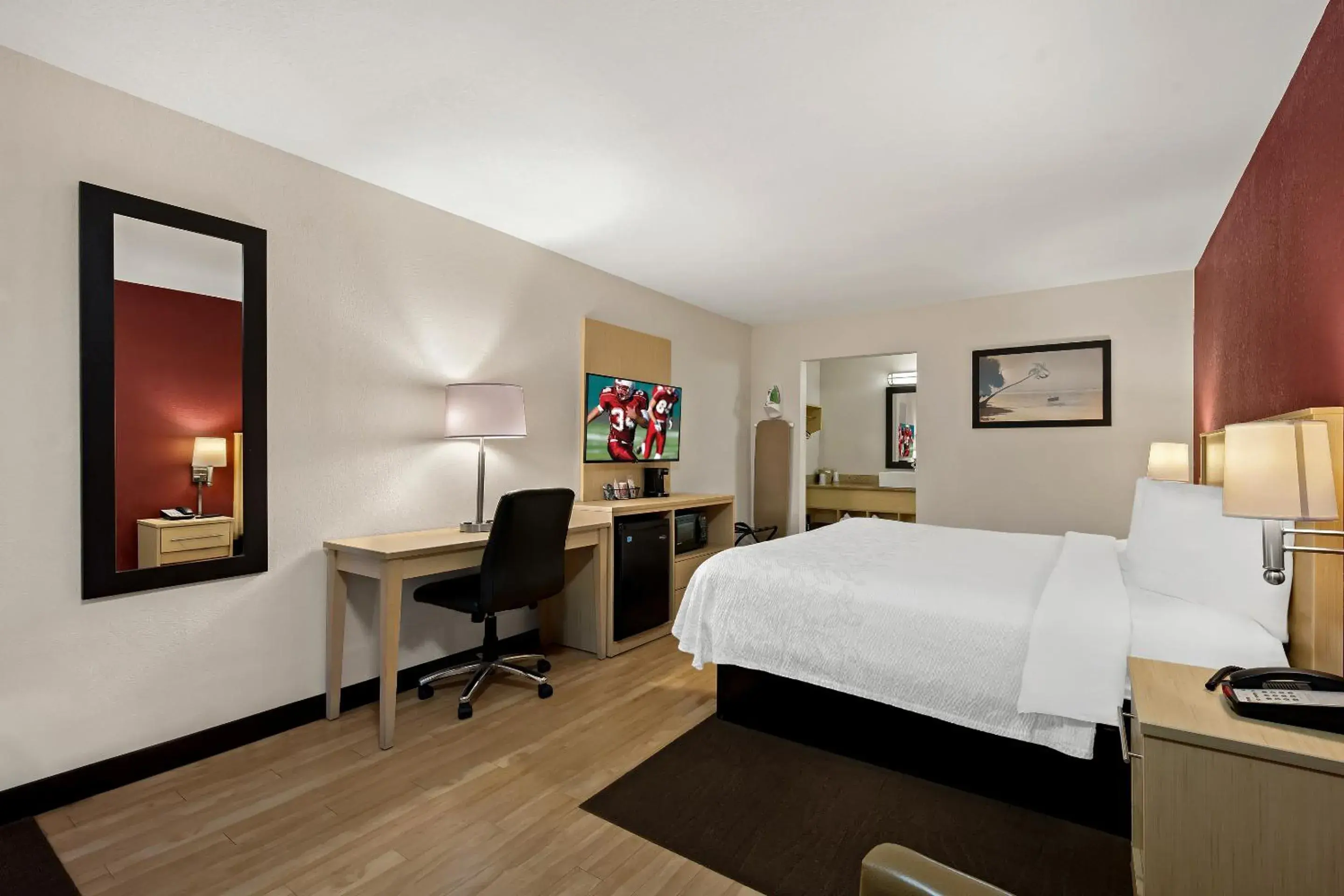 Superior King Room Poolside Smoke Free in Red Roof Inn PLUS+ & Suites Naples Downtown-5th Ave S Superior King Room Poolside Smoke Free in Red Roof Inn PLUS+ & Suites Naples Downtown-5th Ave S